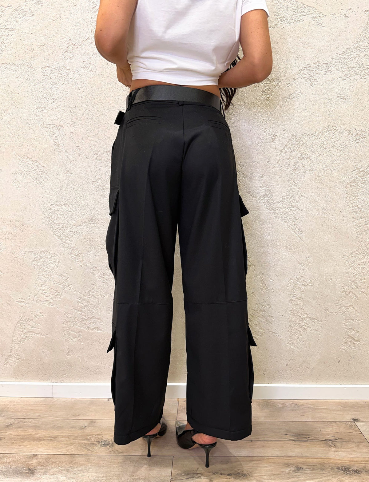 Pantalone con tasconi effetto satin