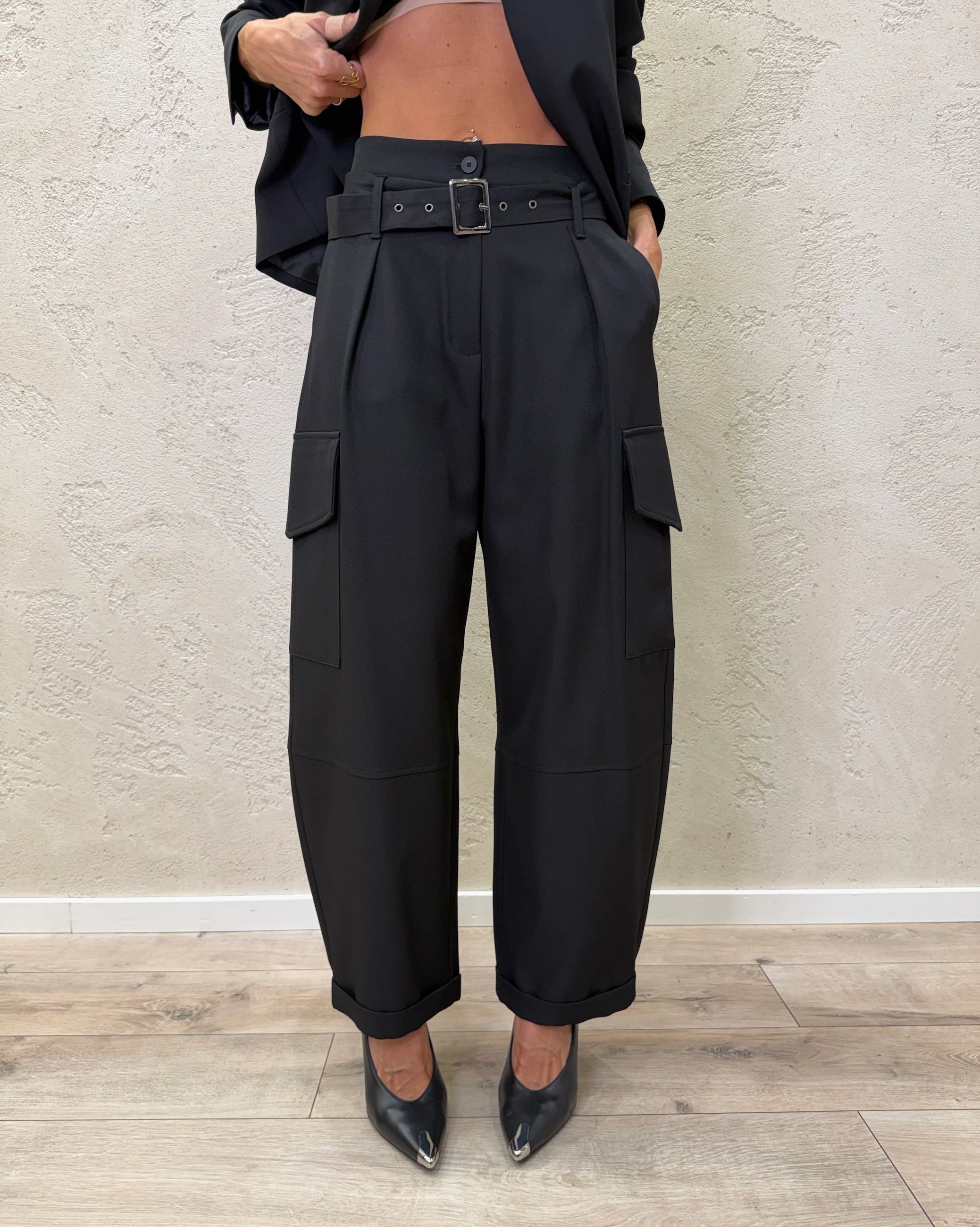 Pantaloni barrel fit con maxi tasche