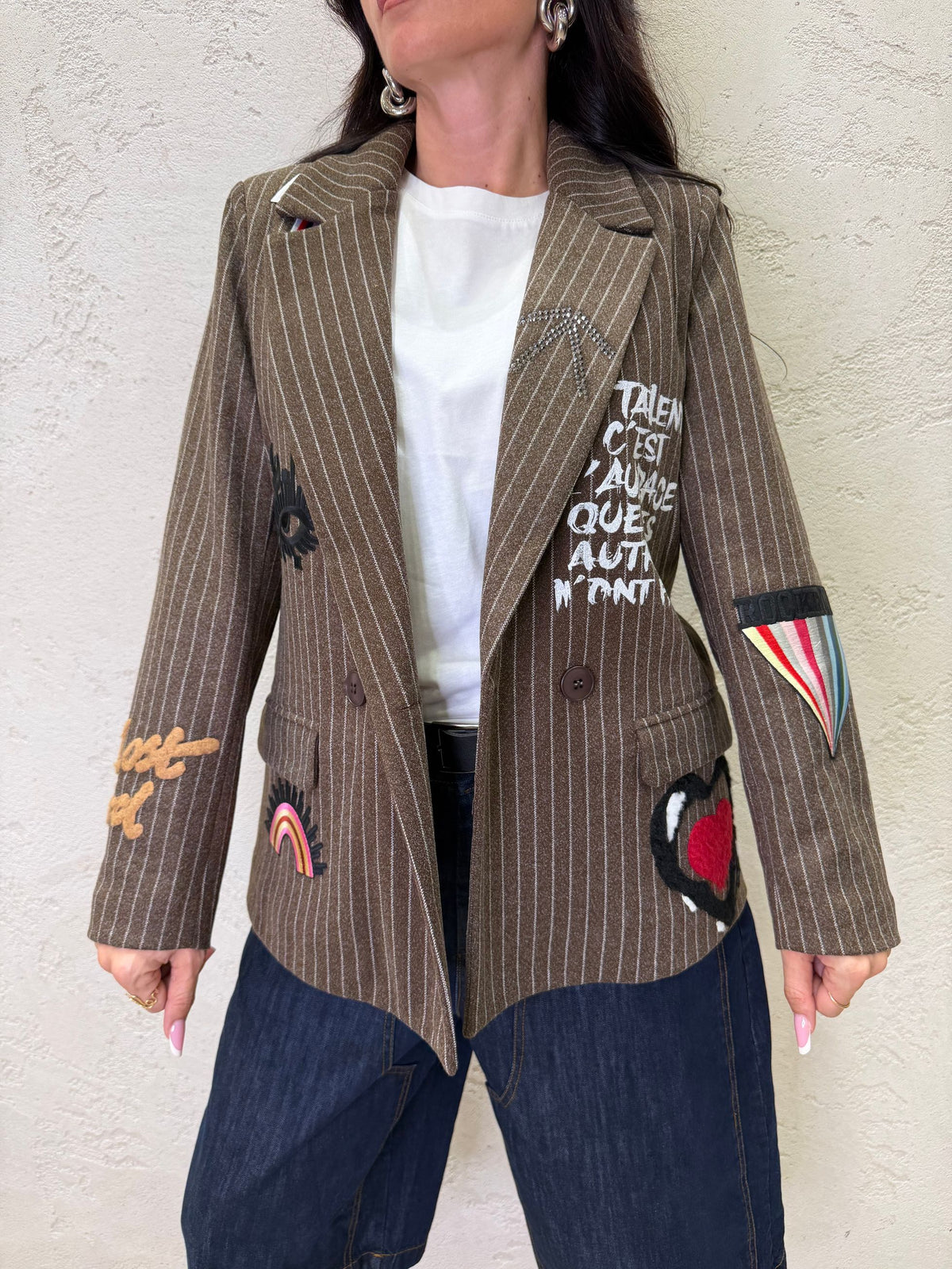 Blazer doppiopetto gessato con applicazioni