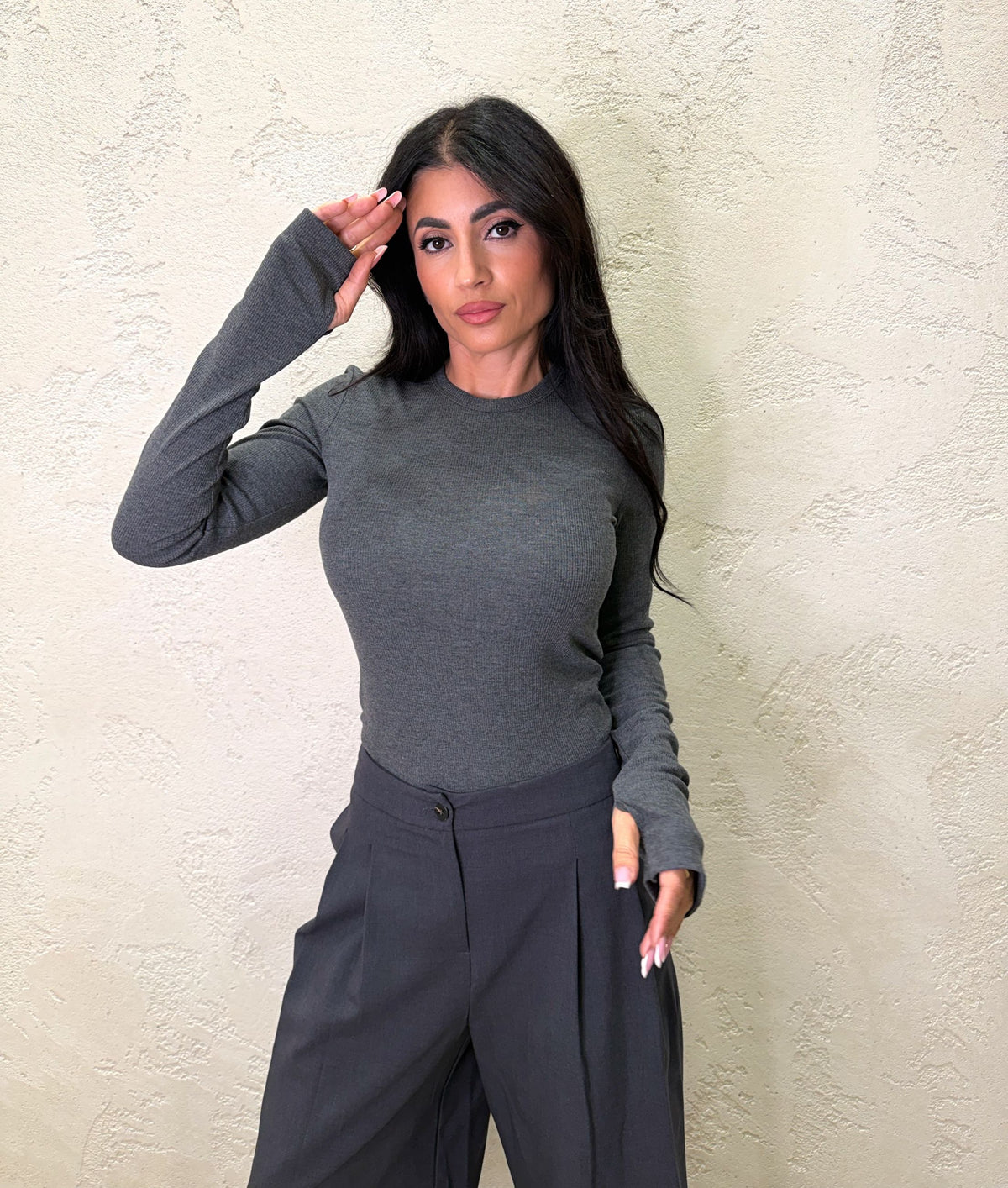 Maglia girocollo a costine con manicotto