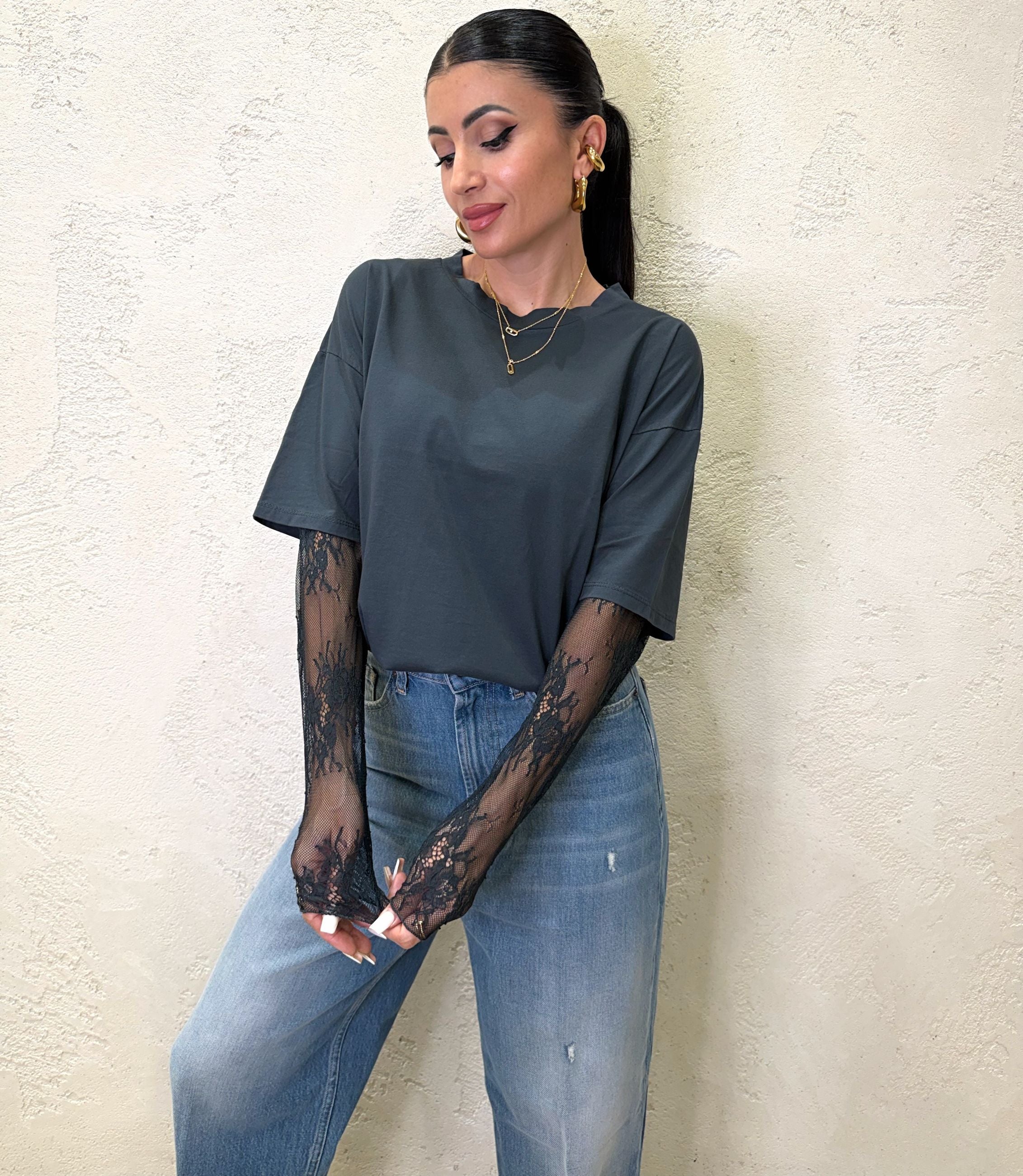 T-shirt con maniche in pizzo