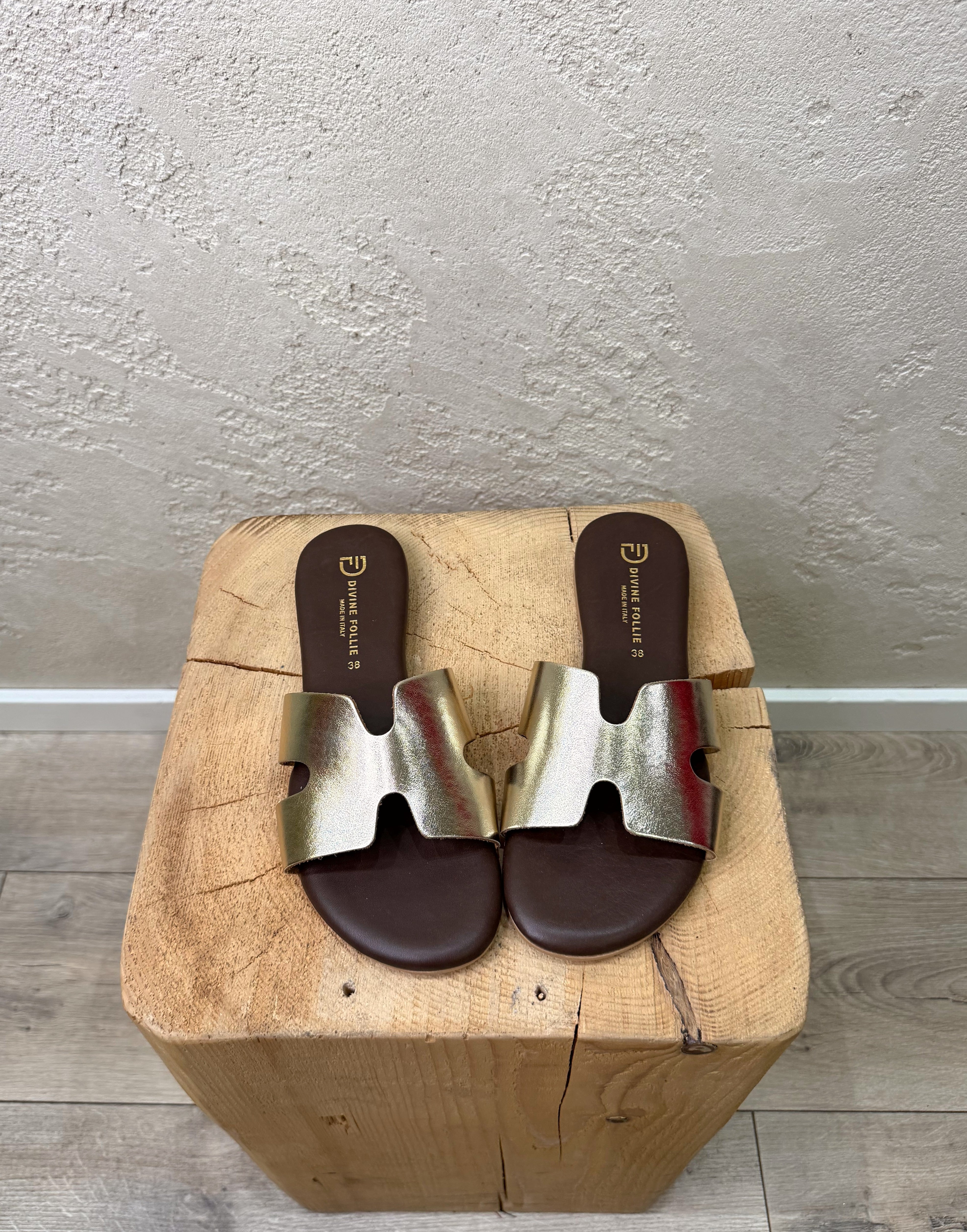 ciabattina flat in vera pelle 1080 PLATINO DIVINE FOLLIE