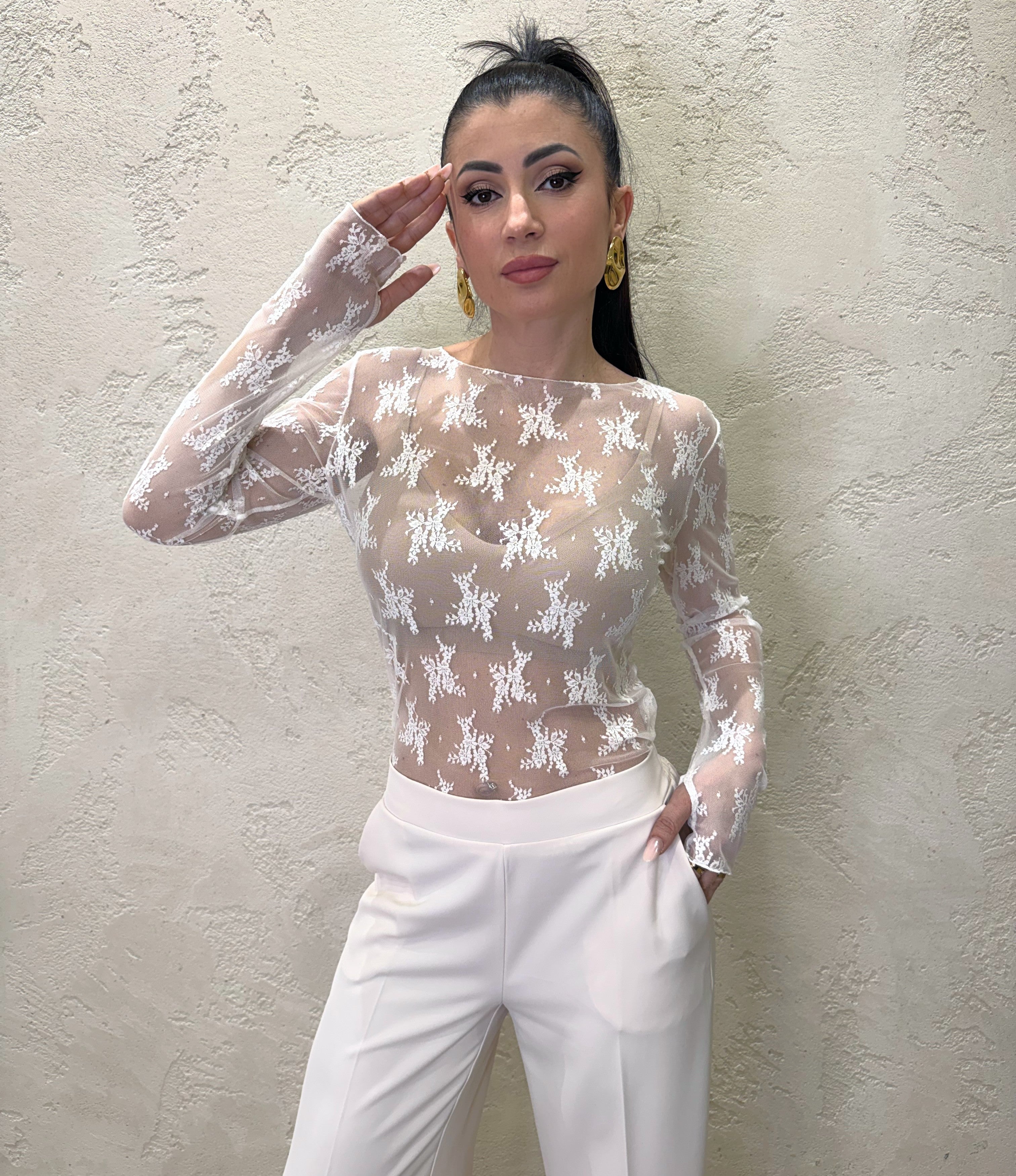 maglia in pizzo con scollo a barca e manicotti 10997 CREMA SUSY MIX