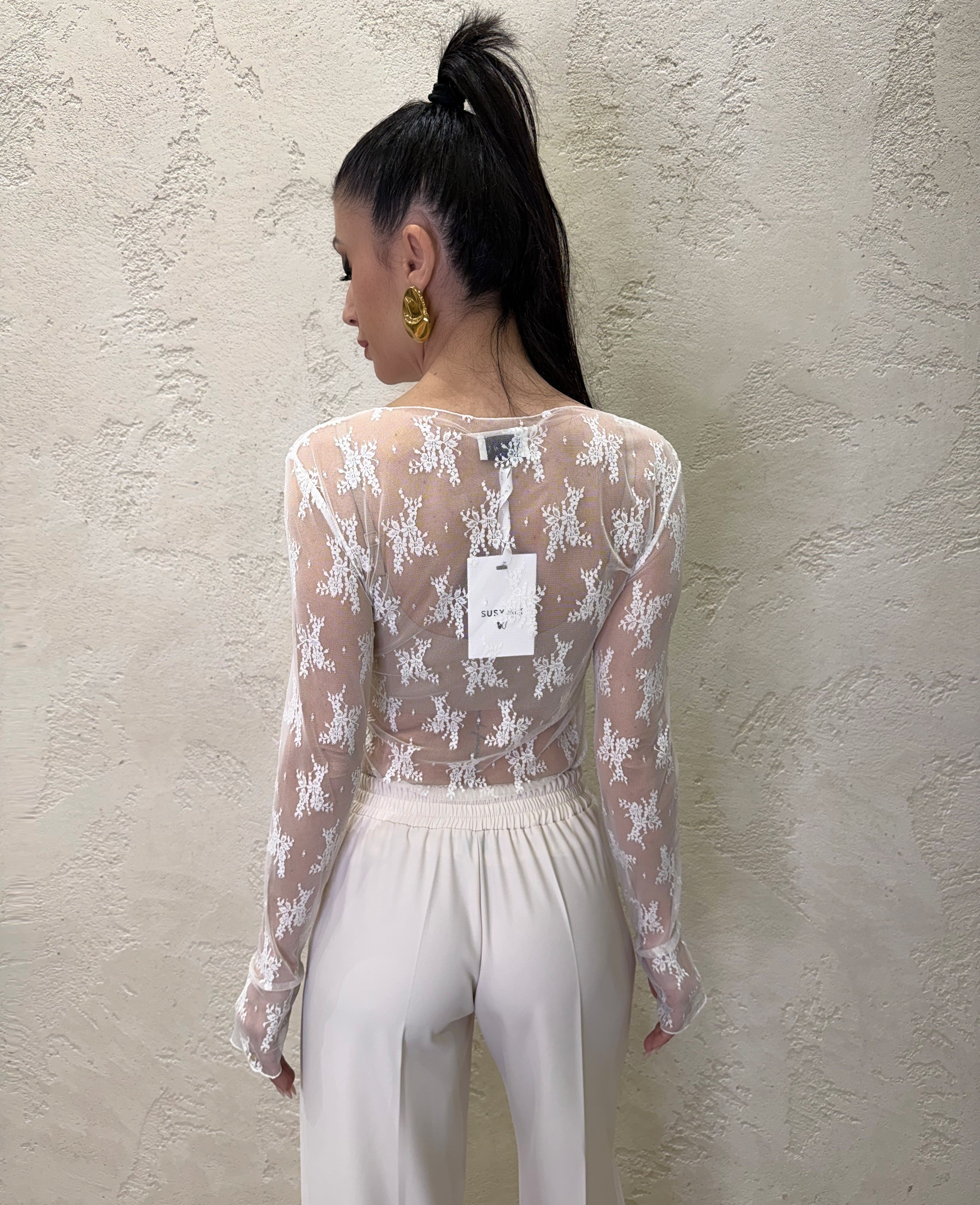 maglia in pizzo con scollo a barca e manicotti 10997 CREMA SUSY MIX