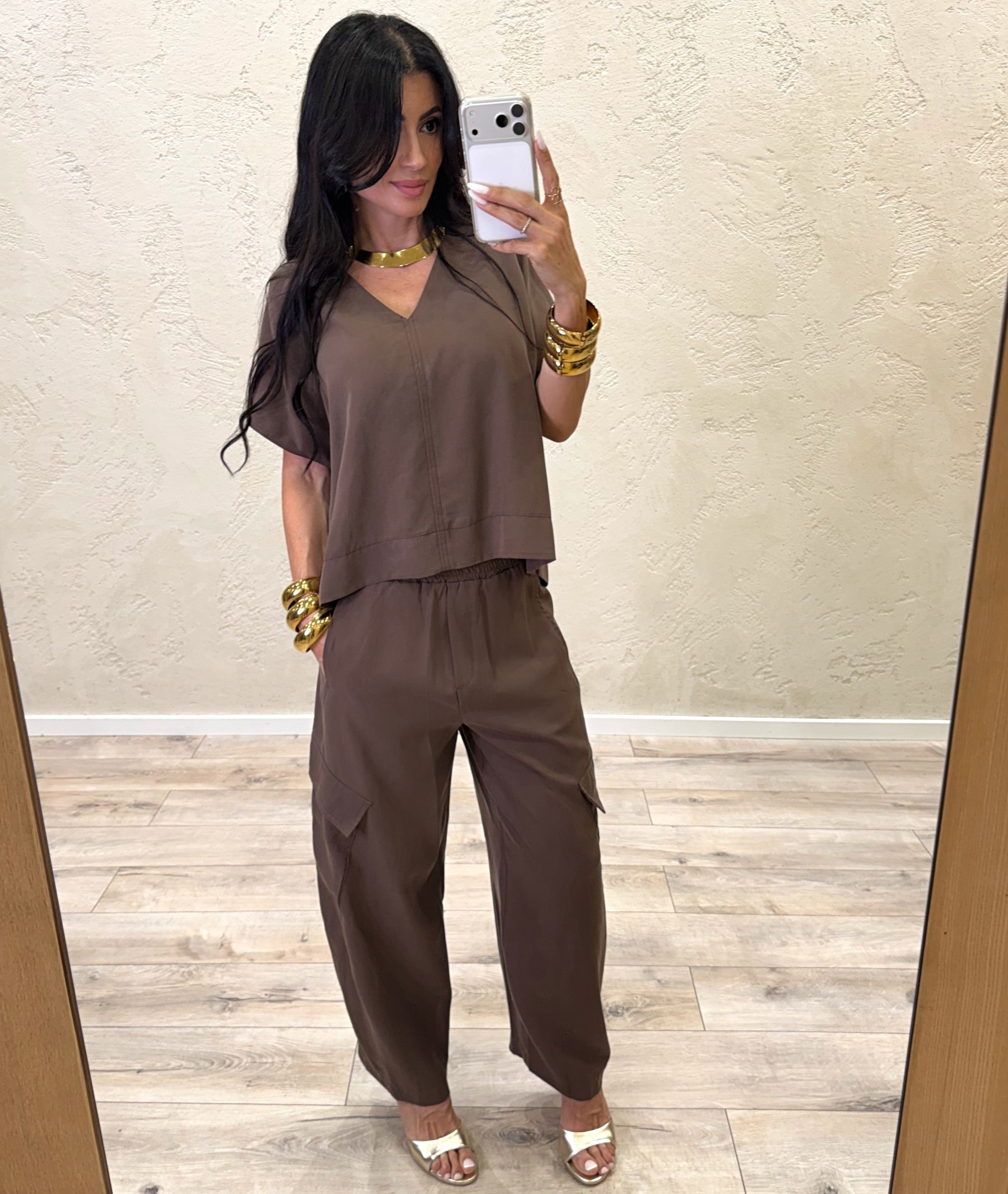 completo composto da blusa a scatoletta e pantaloni cargo a gamba dritta 3074 MORO SUSY MIX