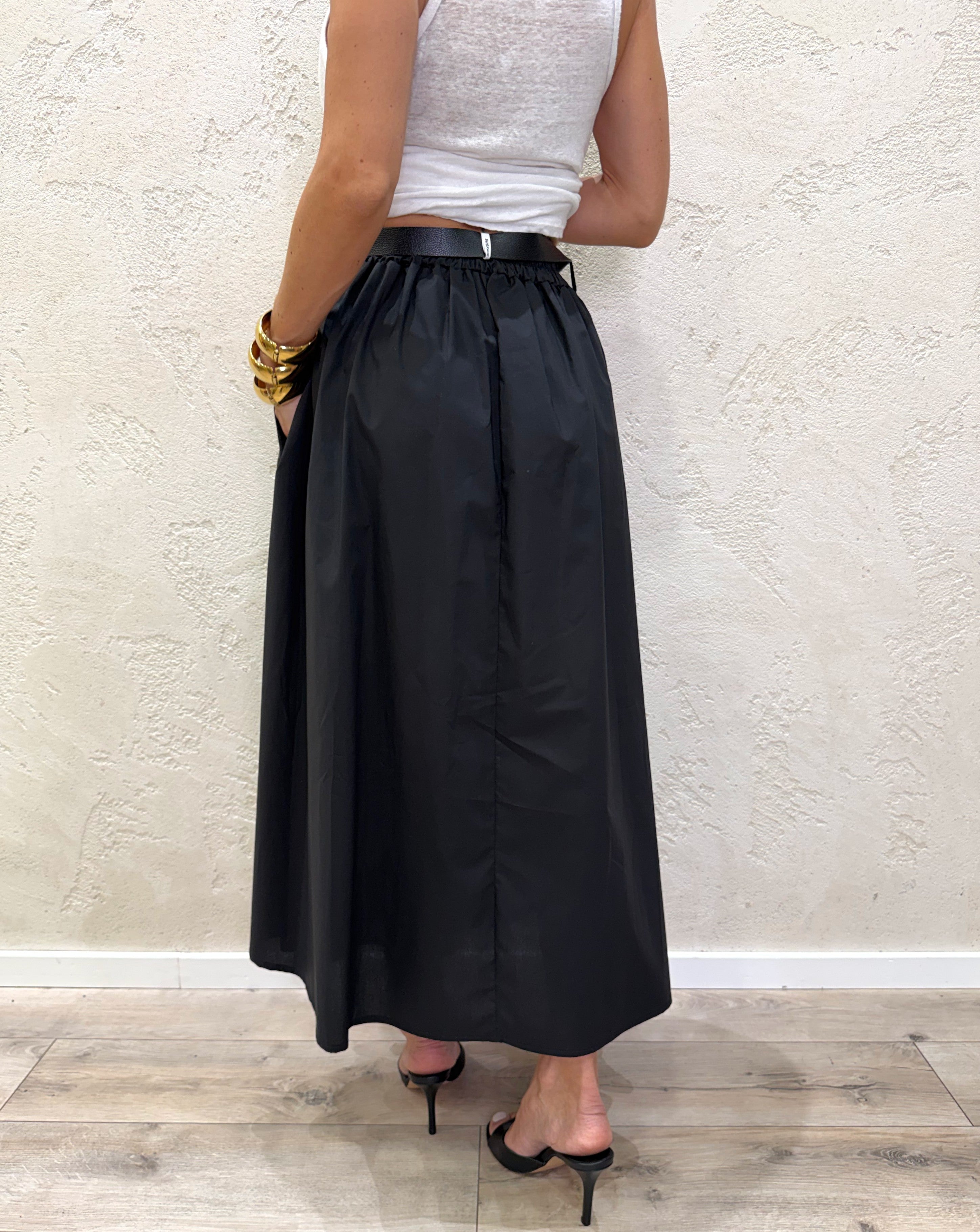 gonna midi ampia con pinces in 100% cotone leggero A191U NERO SUSY MIX