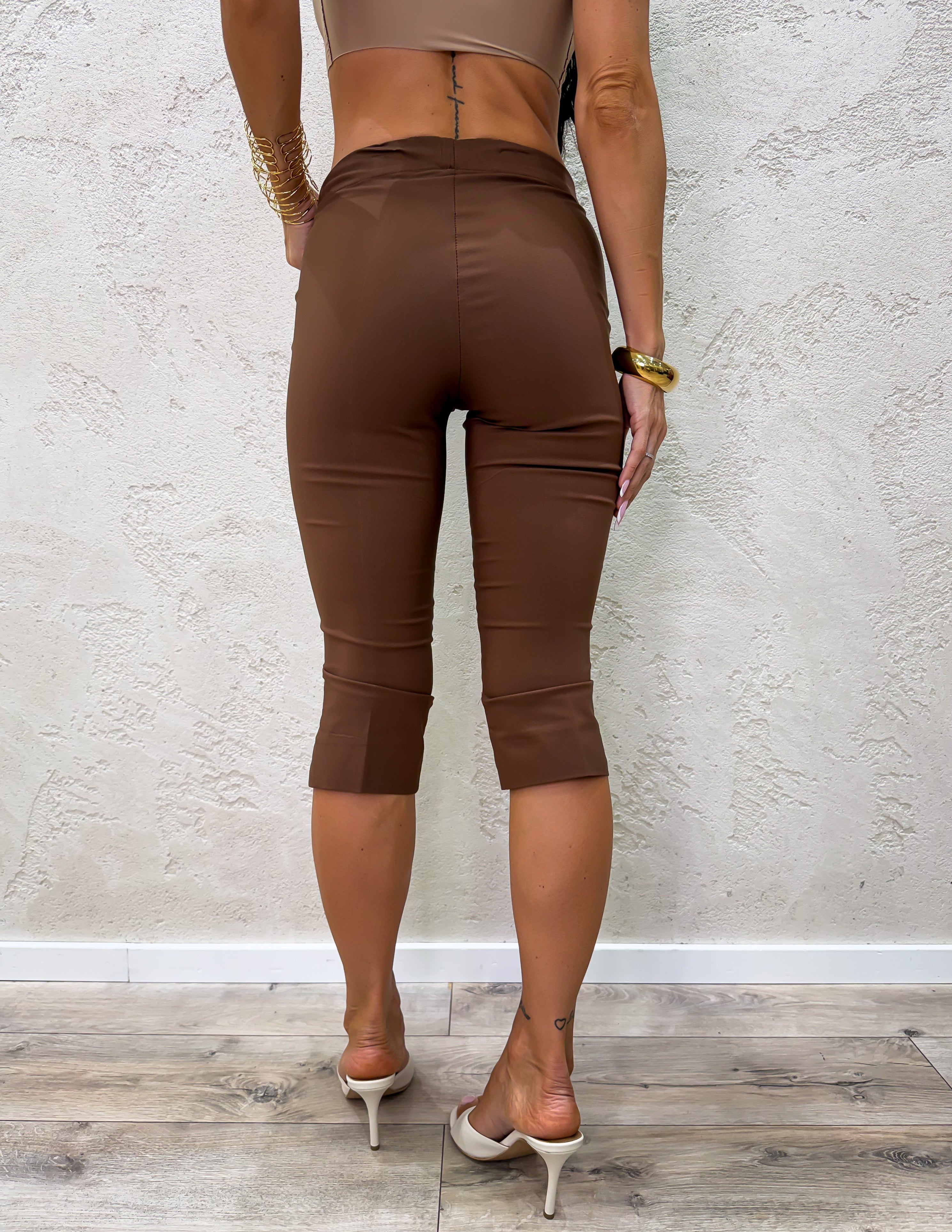 pantalone capri in viscosa elasticizzato PE26307 TABACCO TENSIONE IN