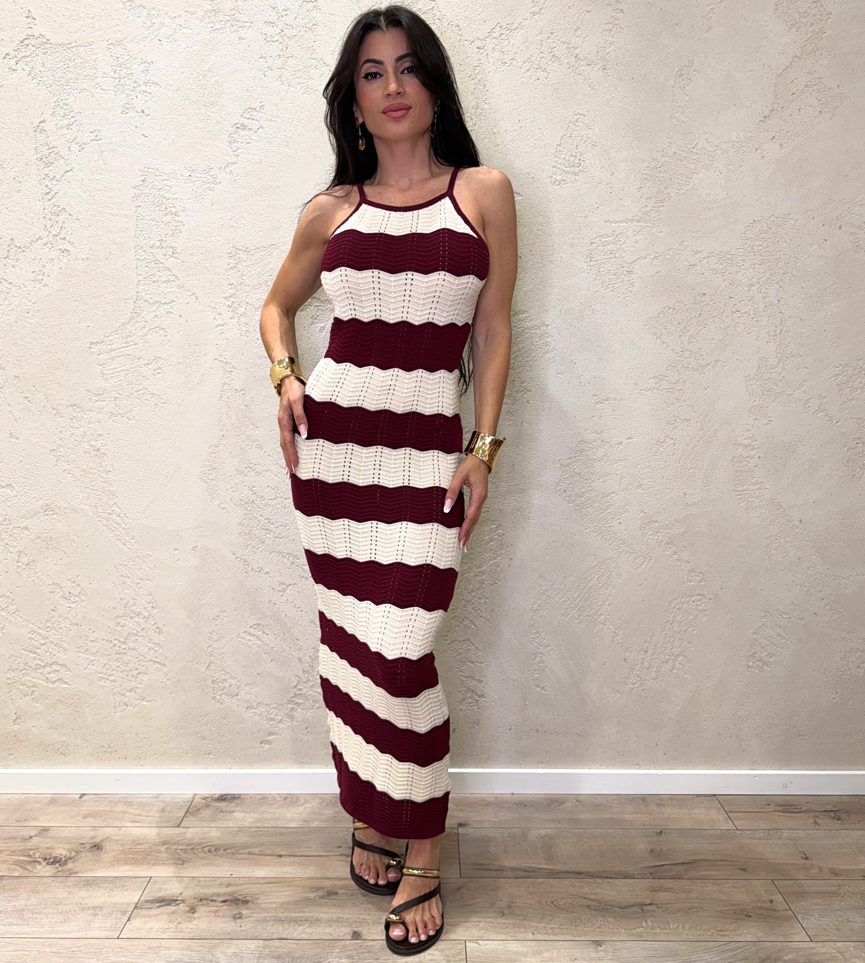 abito lungo in maglia con scollo all'americana a righe 7AB7095 BORDEAUX/PANNA VICOLO
