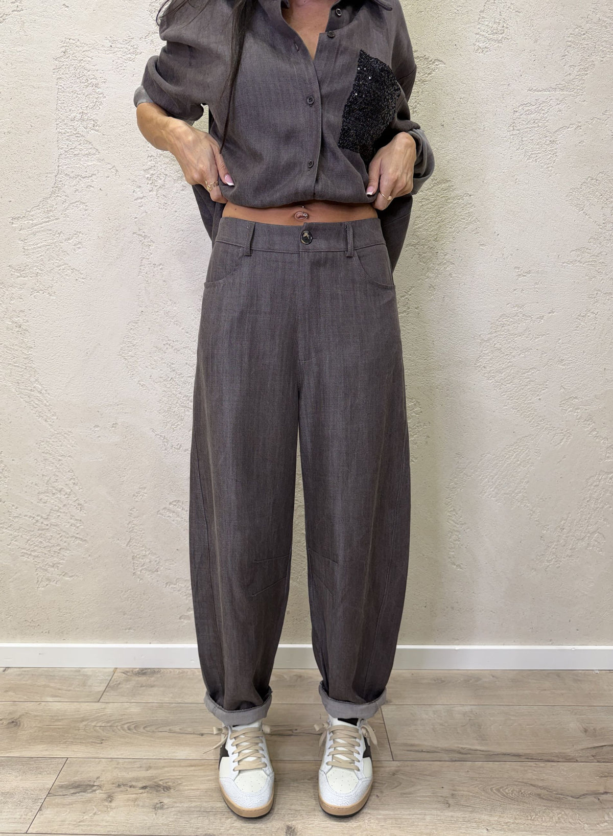 Pantalone barrel fit in lyocell con elastico