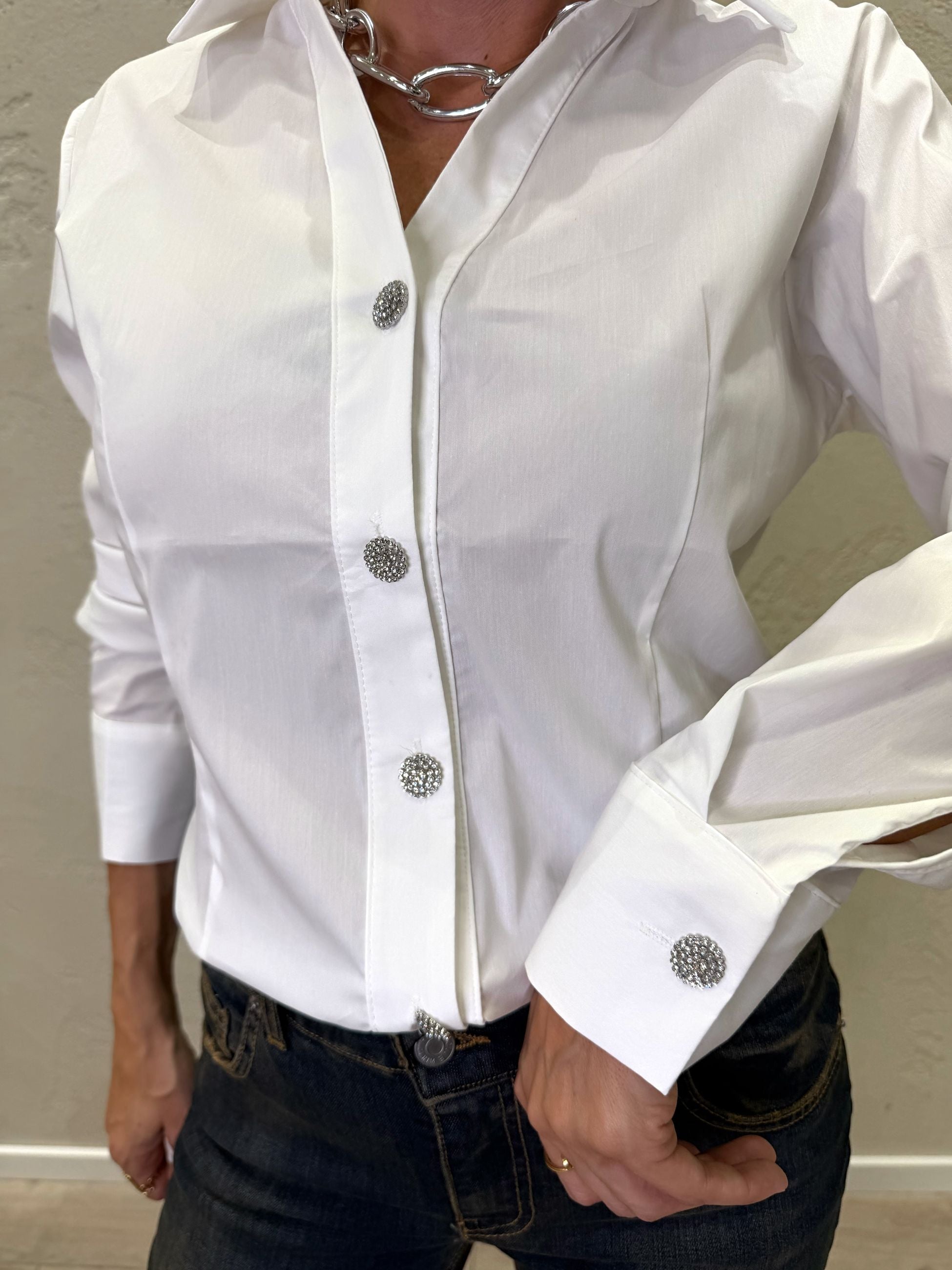 Camicia scollo a V con bottoni gioiello
