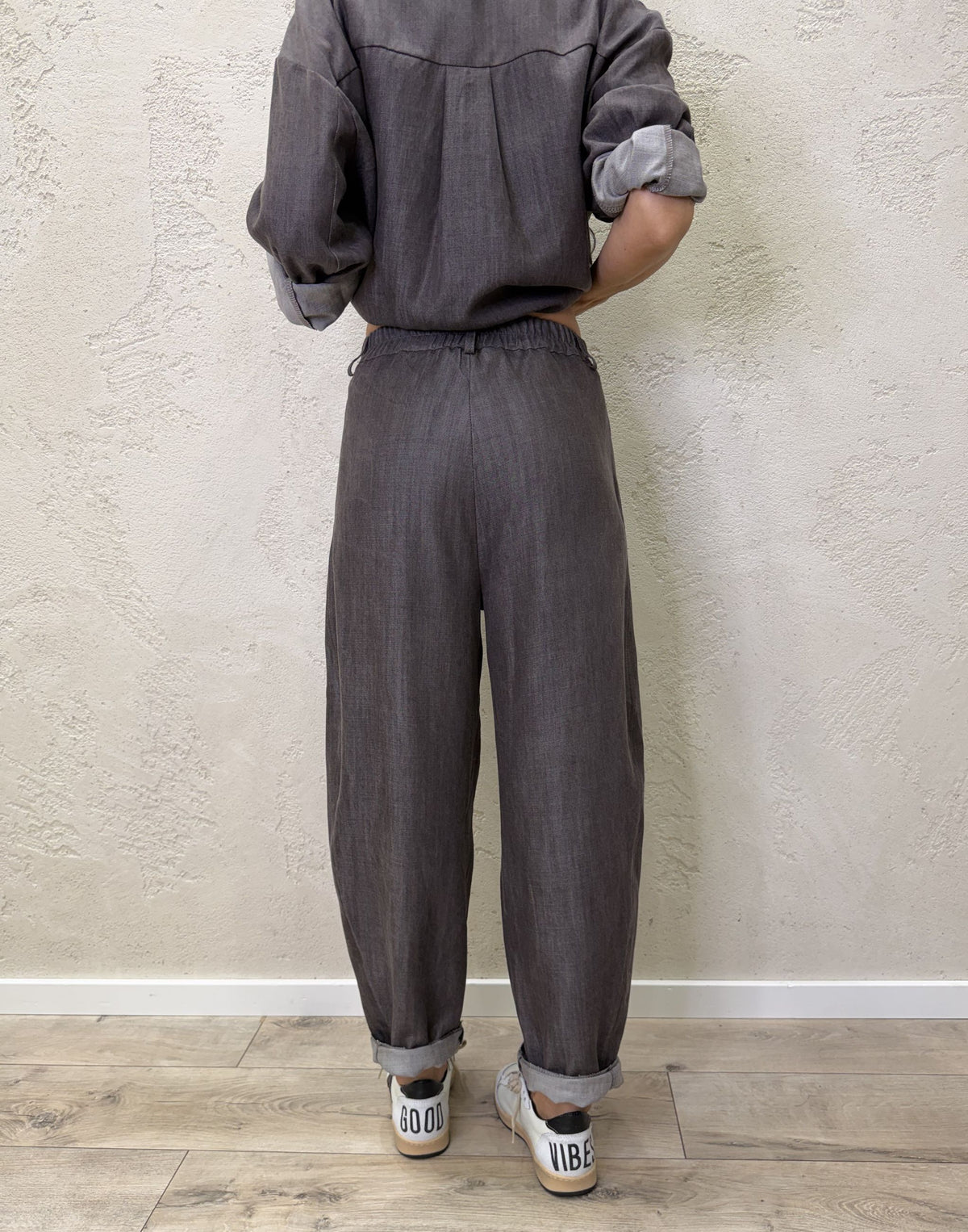 Pantalone barrel fit in lyocell con elastico
