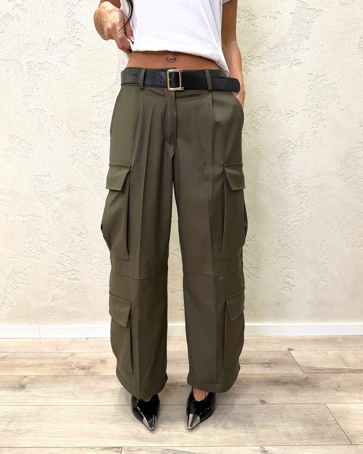 Pantalone con tasconi effetto satin