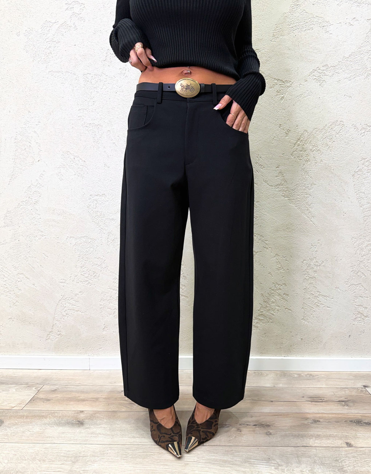 Pantalone barrel fit in tessuto elasticizzato