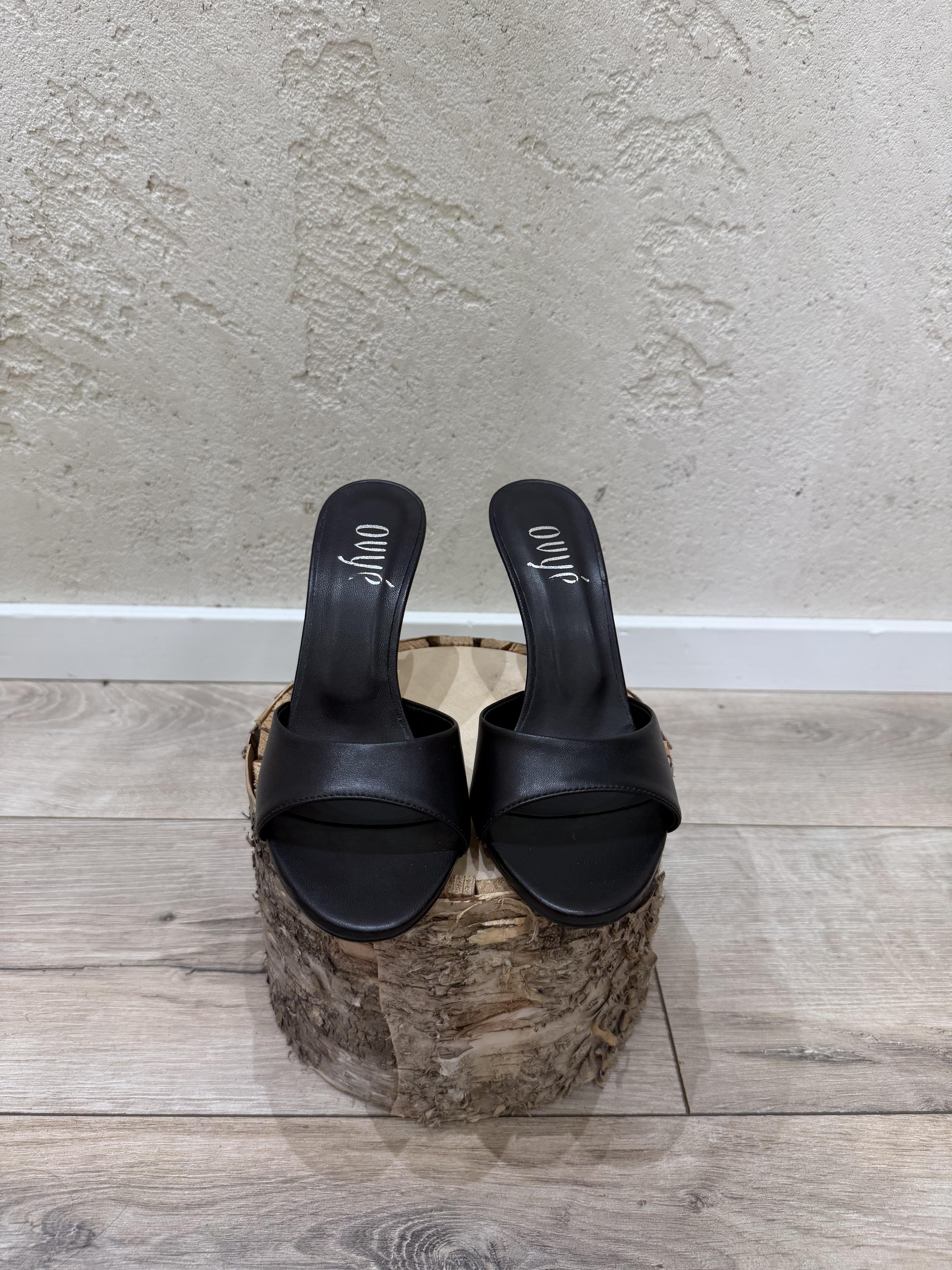 mules decollete in vera pelle aperte davanti tacco sottile AT4010 NERO OVYE'