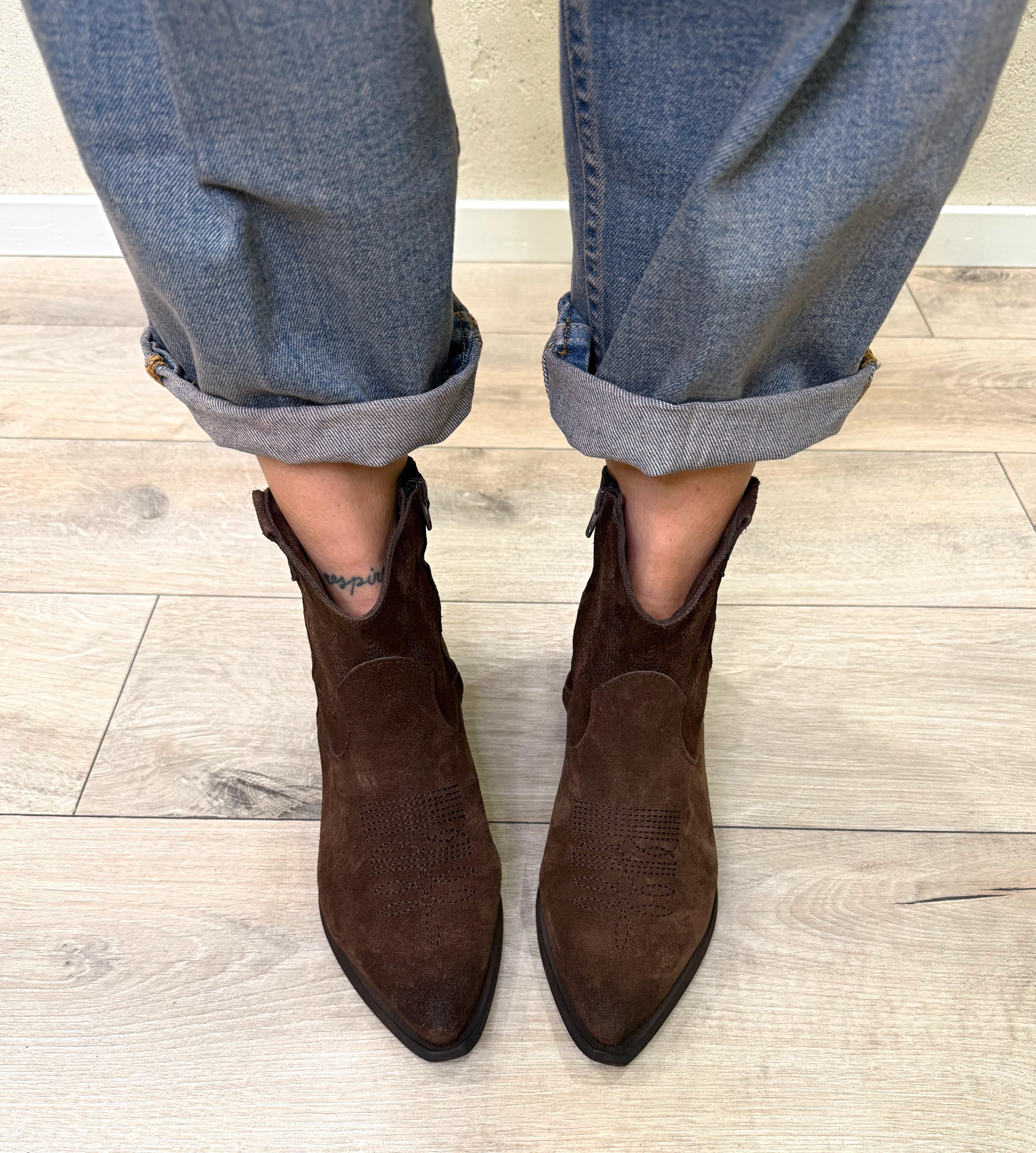 texano a punta in camoscio con ricamo e zip DF203T MORO DIVINE FOLLIE