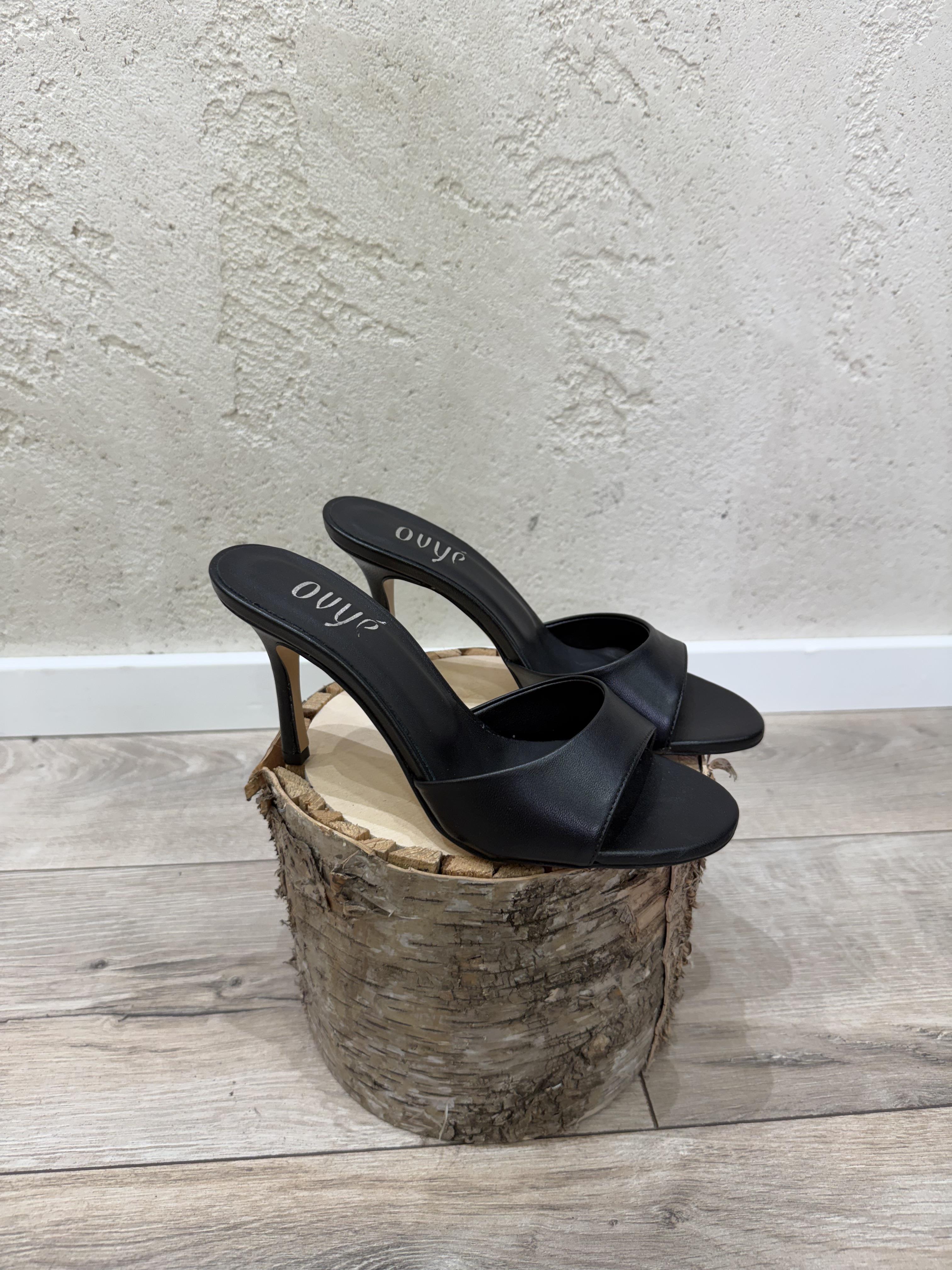 mules decollete in vera pelle aperte davanti tacco sottile AT4010 NERO OVYE'