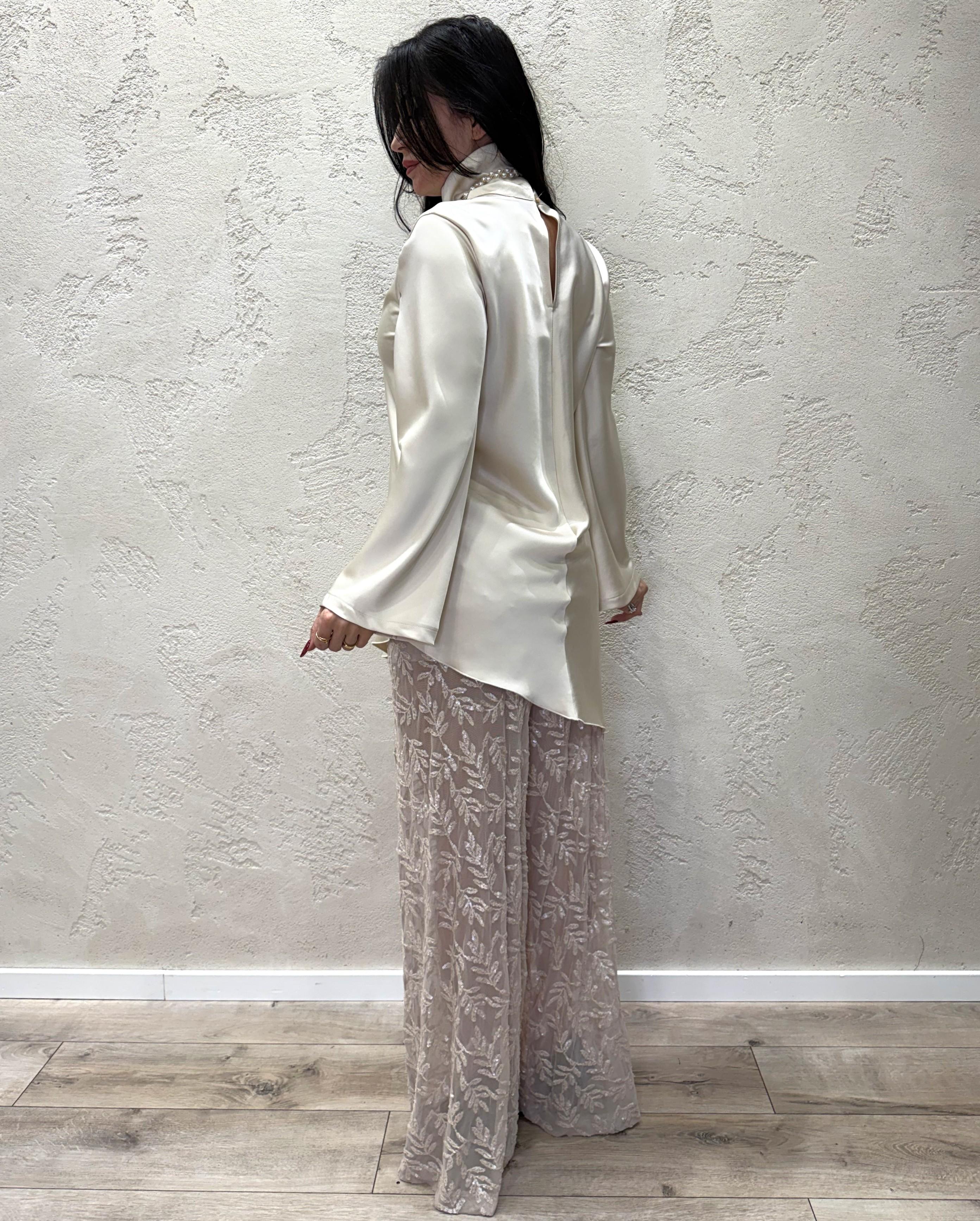 blusa maxi in satin con collo alto e orlo asimmetrico 38208 AVORIO TENSIONE IN