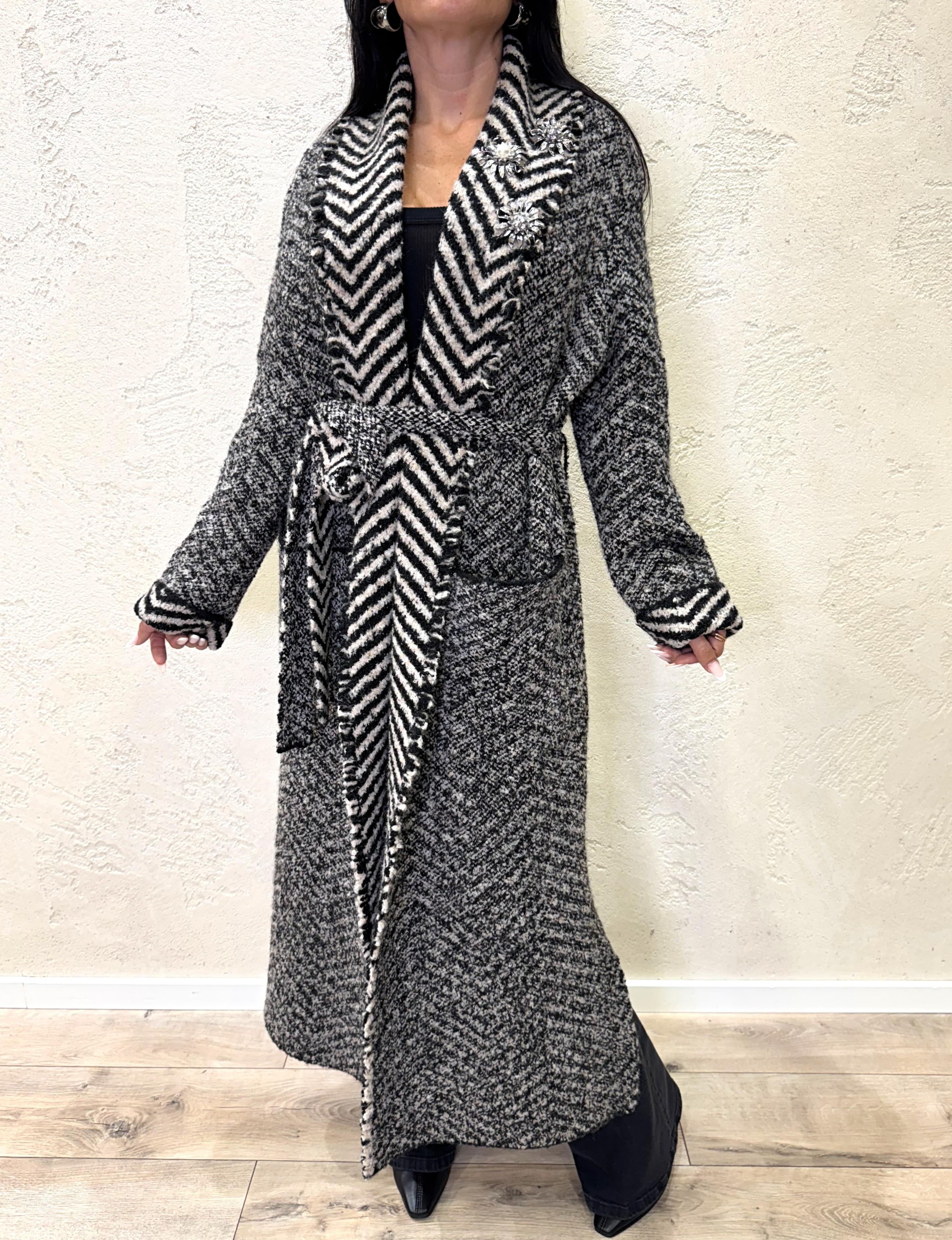cappotto lungo misto lana con spille gioiello 55001F NERO/BEIGE VICOLO