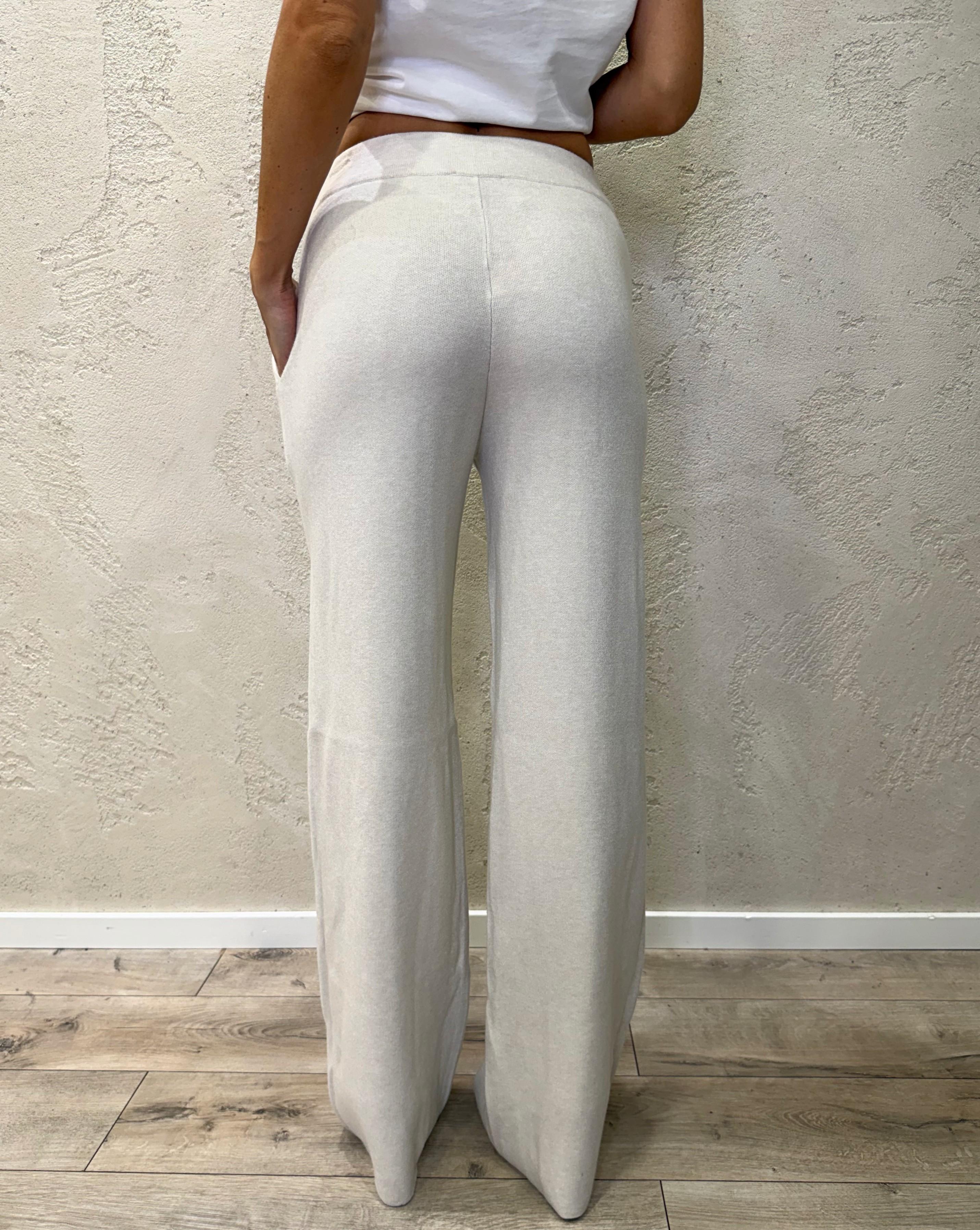 completo in maglia composto da pull con cerniera e collo alto e pantalone a gamba larga CMCAFZ BEIGE ELEVI