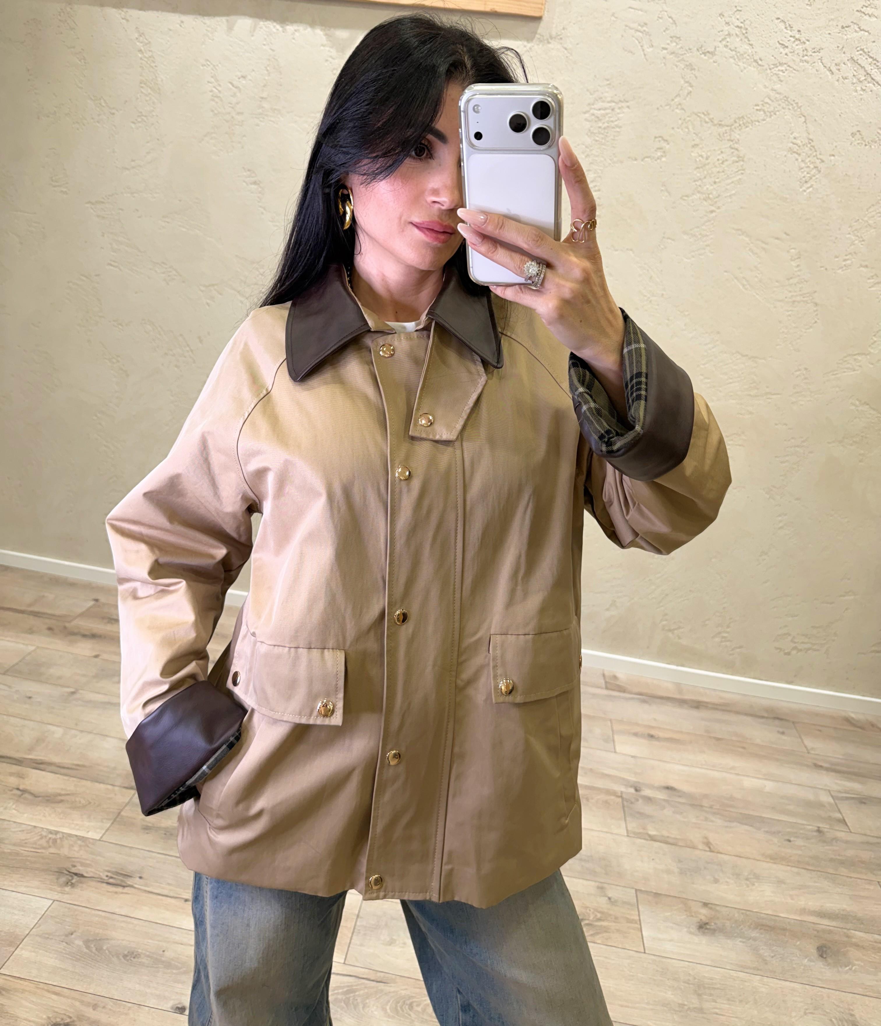 trench corto con colletto e polsini in ecopelle TAB0950 BEIGE VICOLO