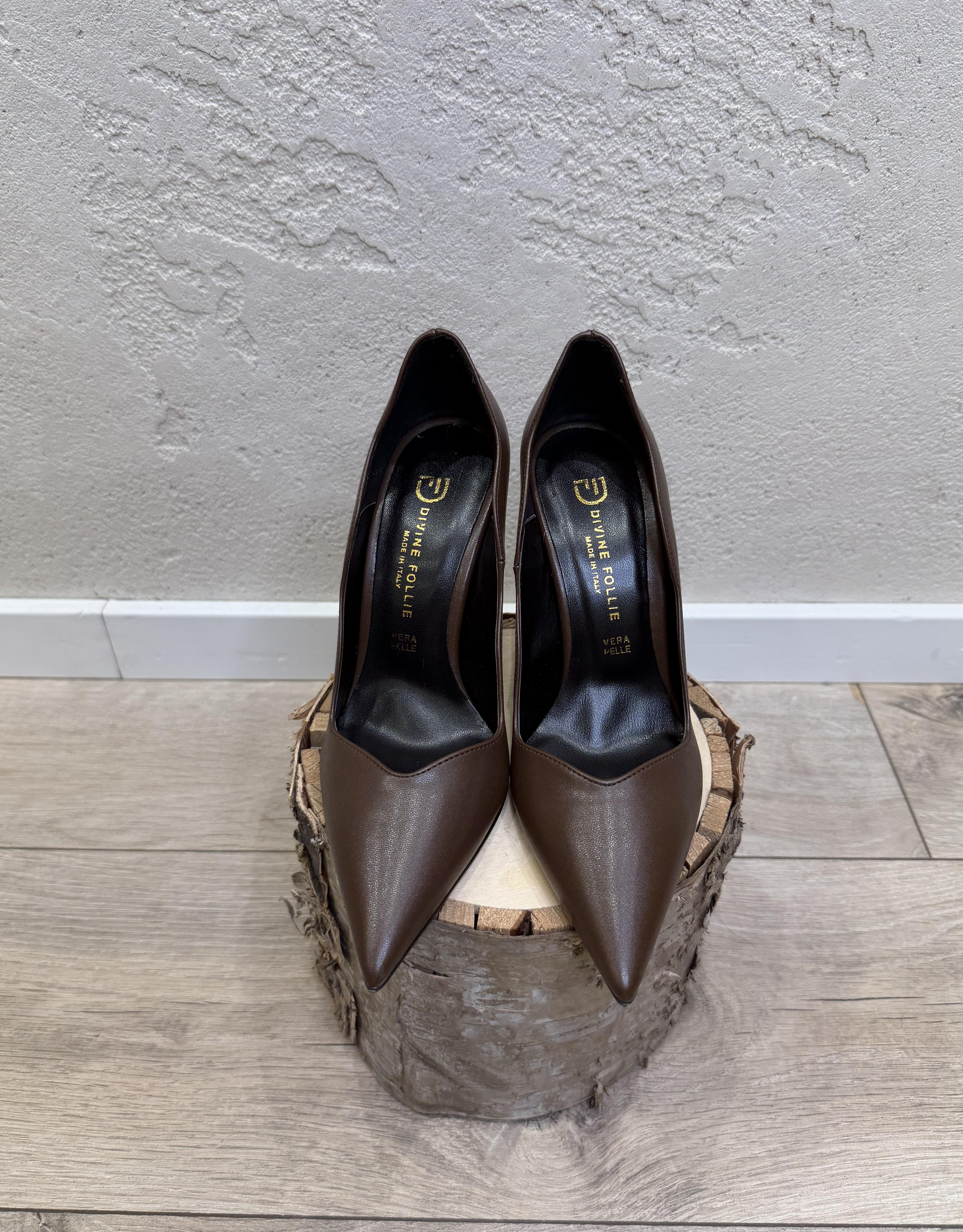 decolletè in vera pelle con dettaglio di profilo a onda 1214 MORO DIVINE FOLLIE