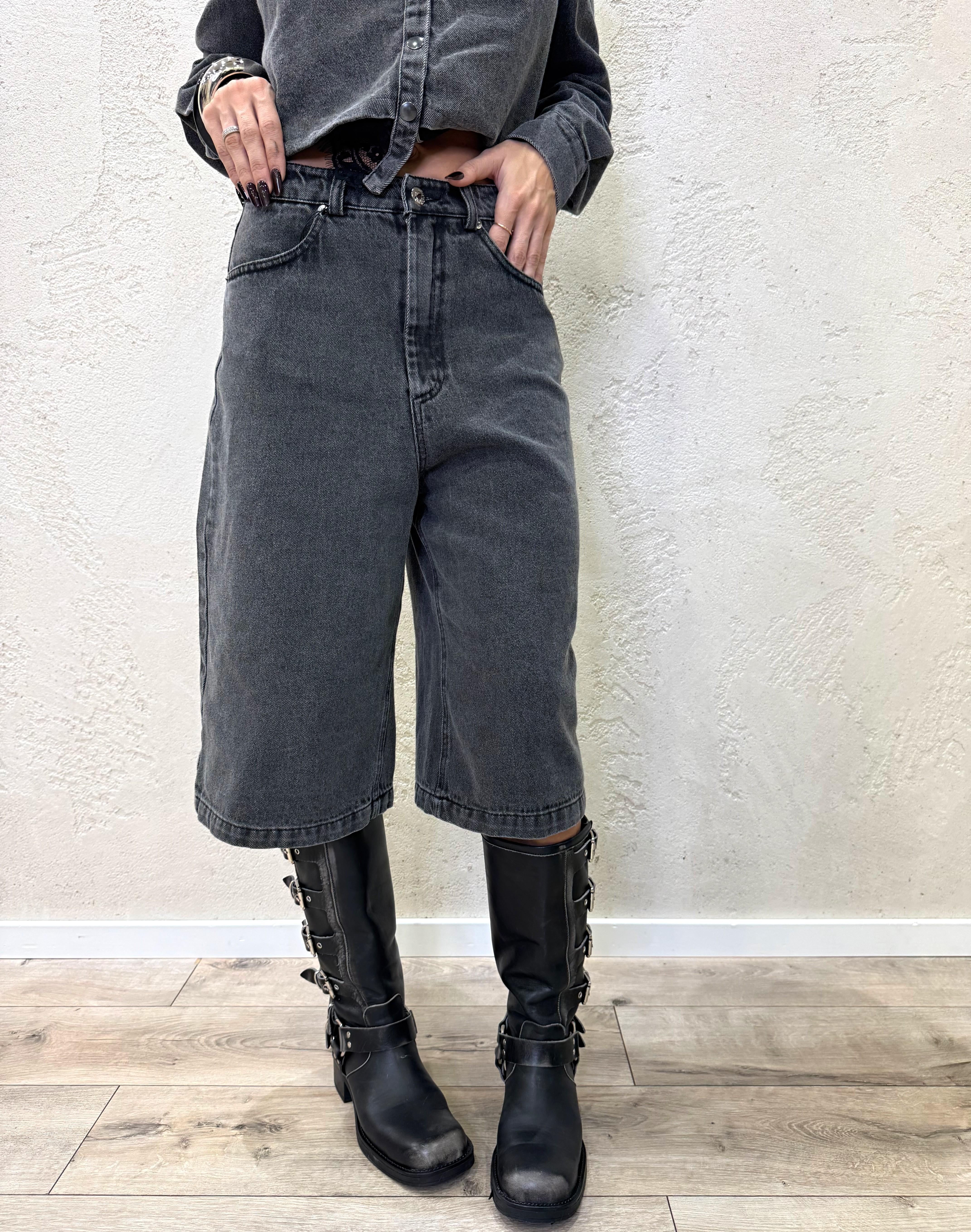 maxi bermuda in jeans a gamba larga W25P689 ANTRACITE TENSIONE IN