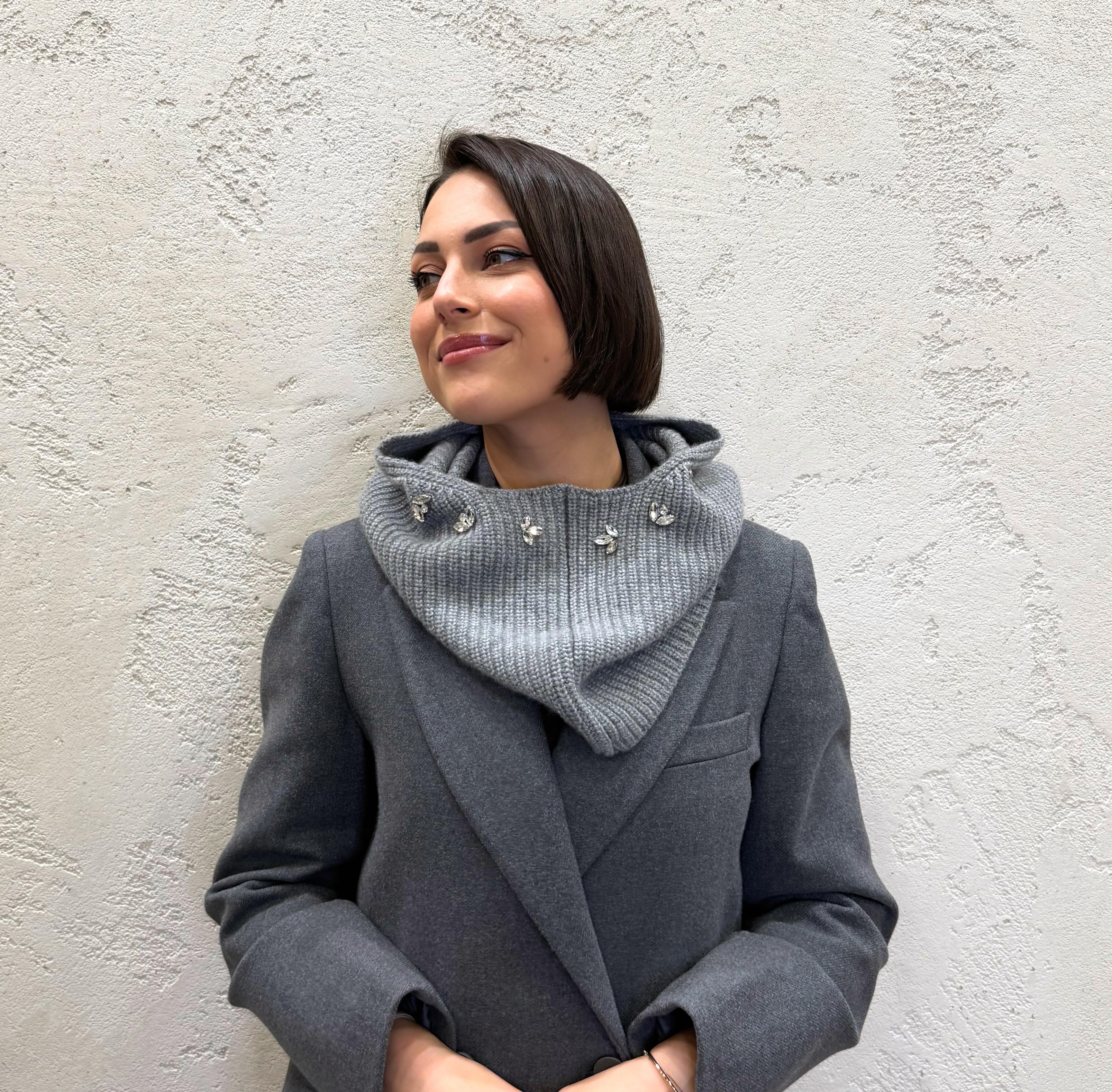 balaclava con dettaglio gioiello 55209F GRIGIO VICOLO