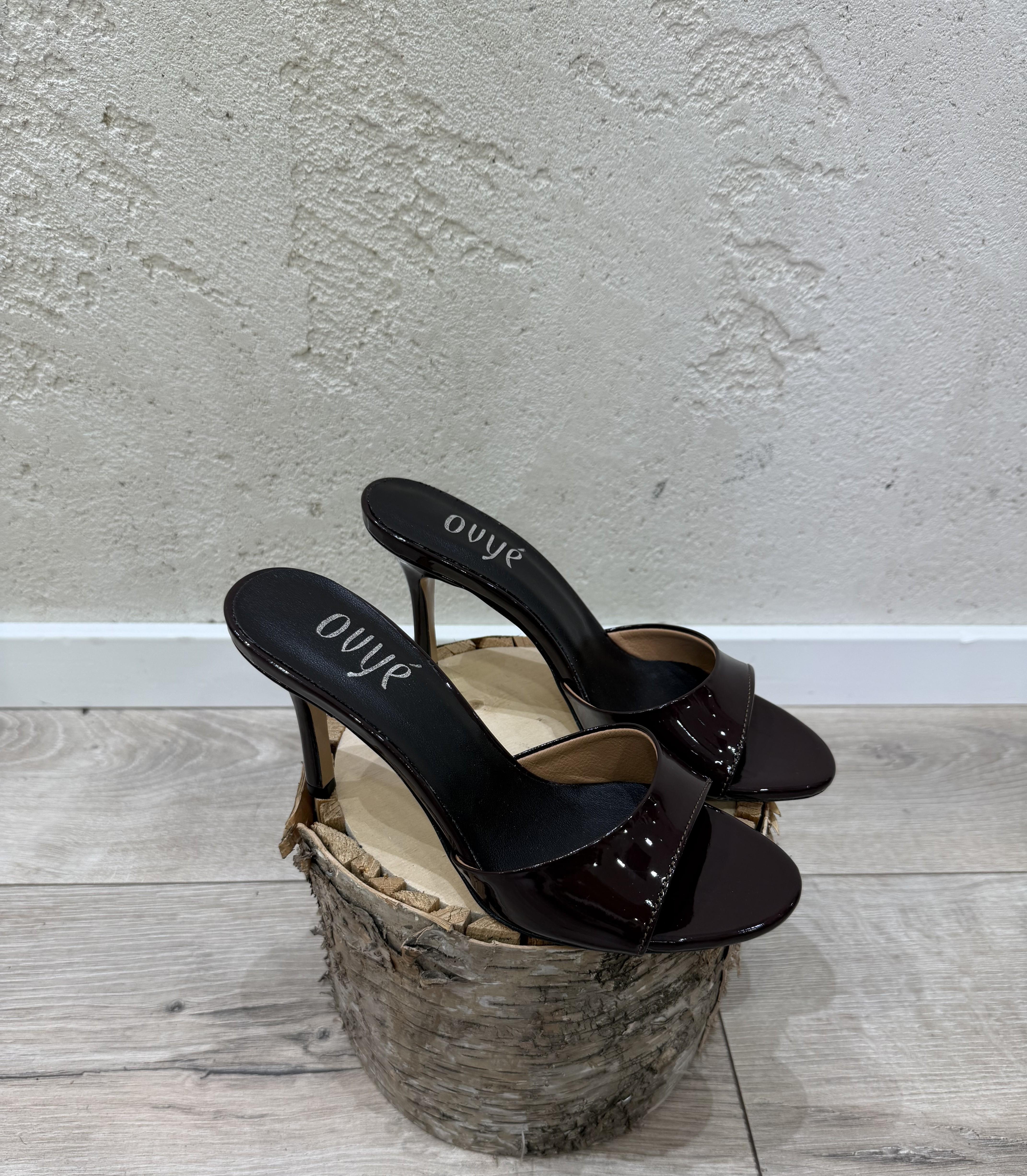 mules decollete in vera pelle aperte davanti tacco sottile AT4010 FONDENTE OVYE'