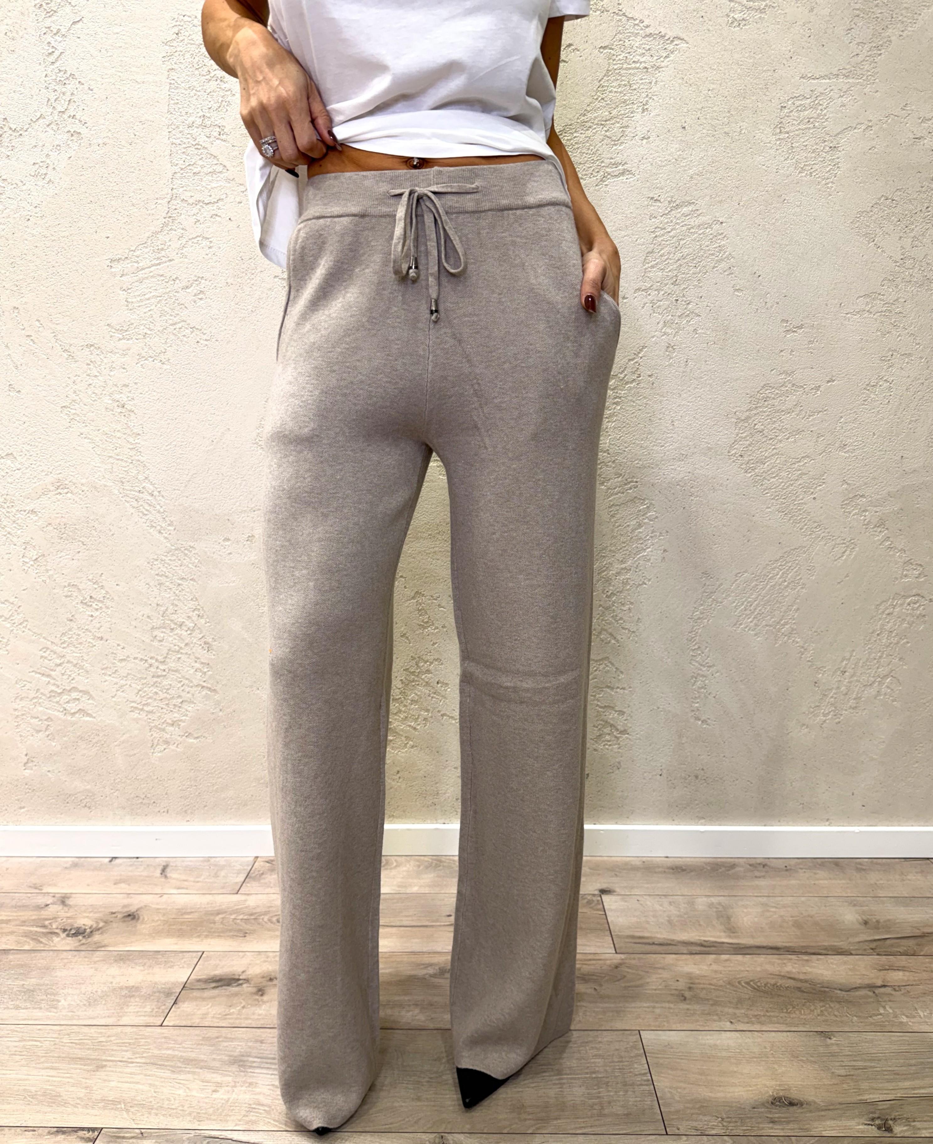 completo in maglia composto da pull con cerniera e collo alto e pantalone a gamba larga CMCAFZ TORTORA ELEVI