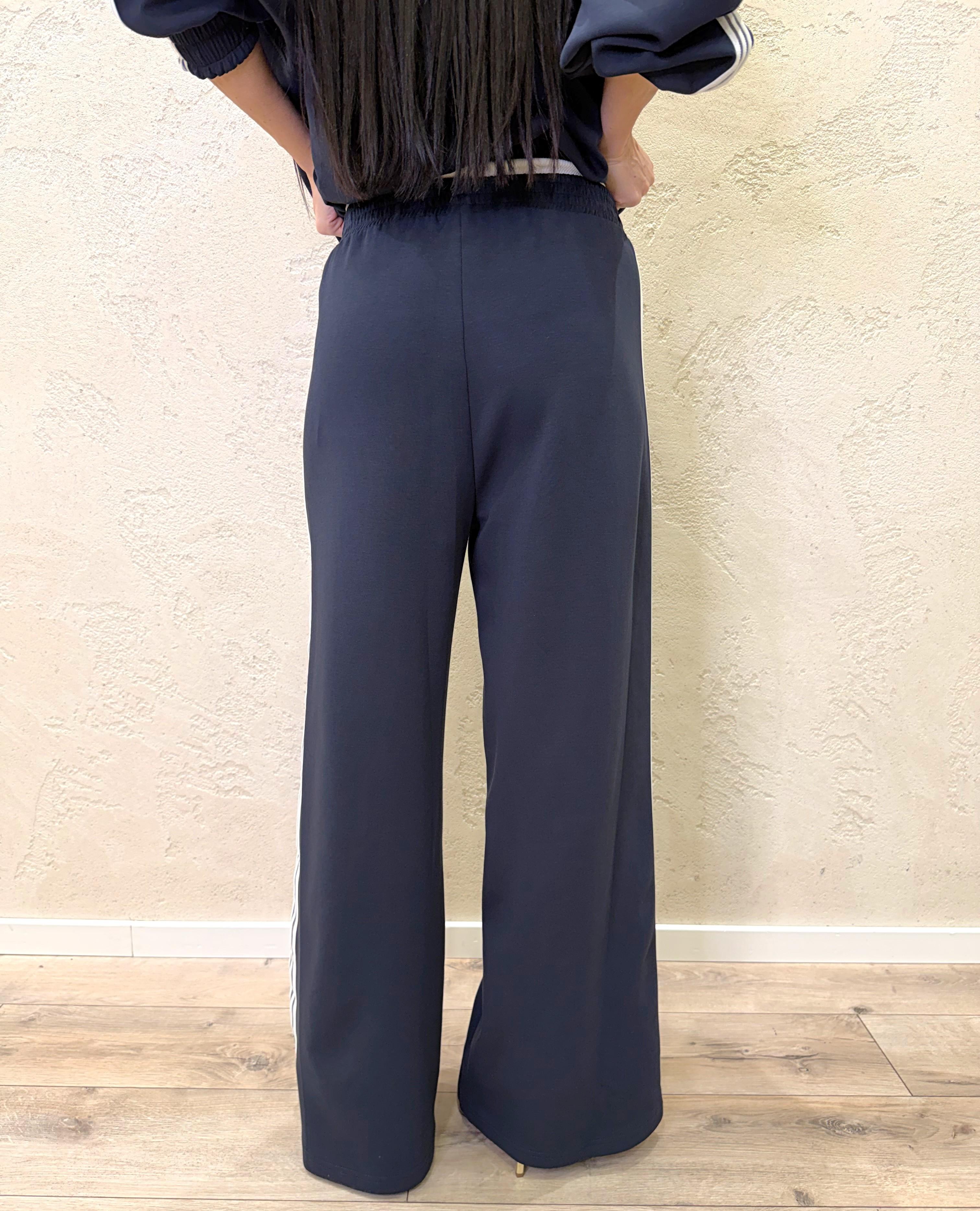 pantalone di tuta a gamba larga con fasce laterali 26P3995 BLU TENSIONE IN