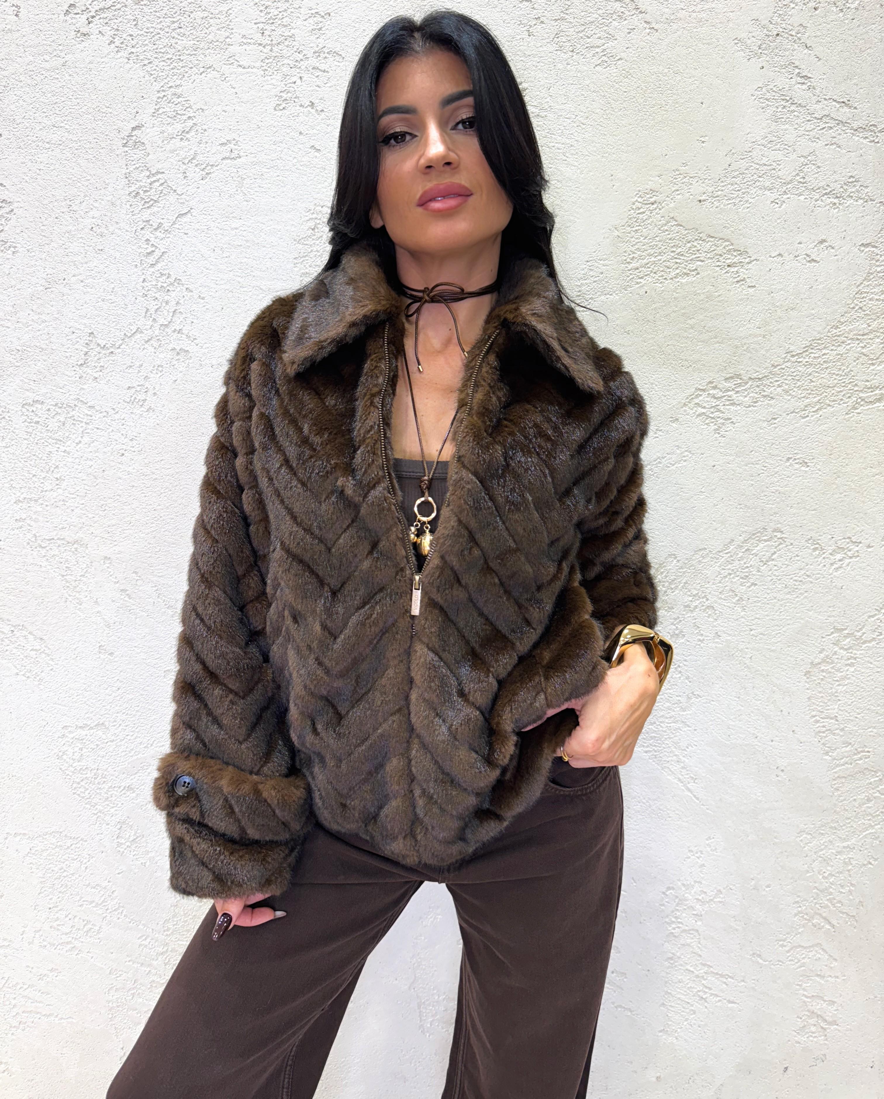 ecopelliccia pelo corto lavorazione a intarsio TF0099 CIOCCOLATO VICOLO