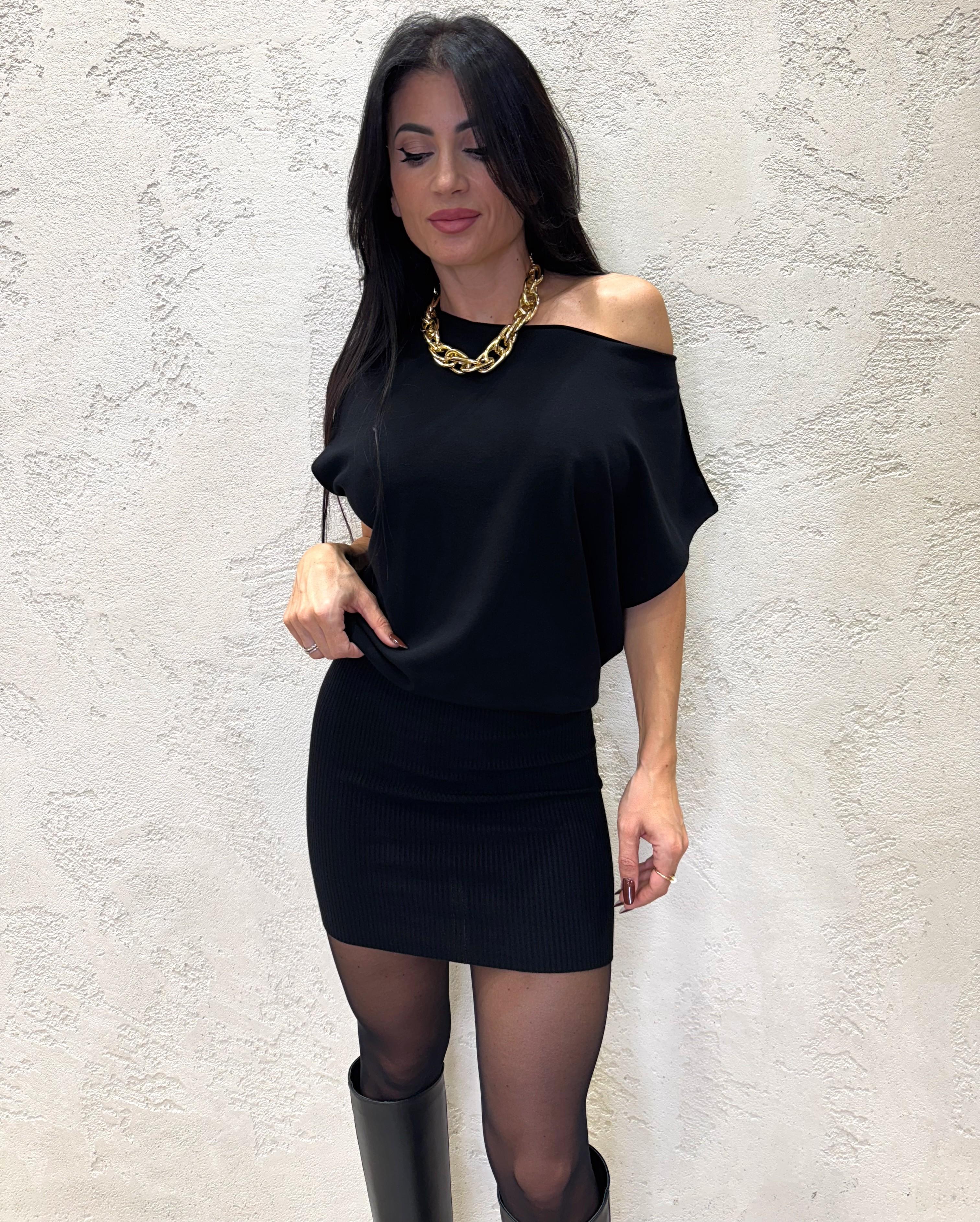 abito mini con maniche a pipistrello 22182F NERO VICOLO