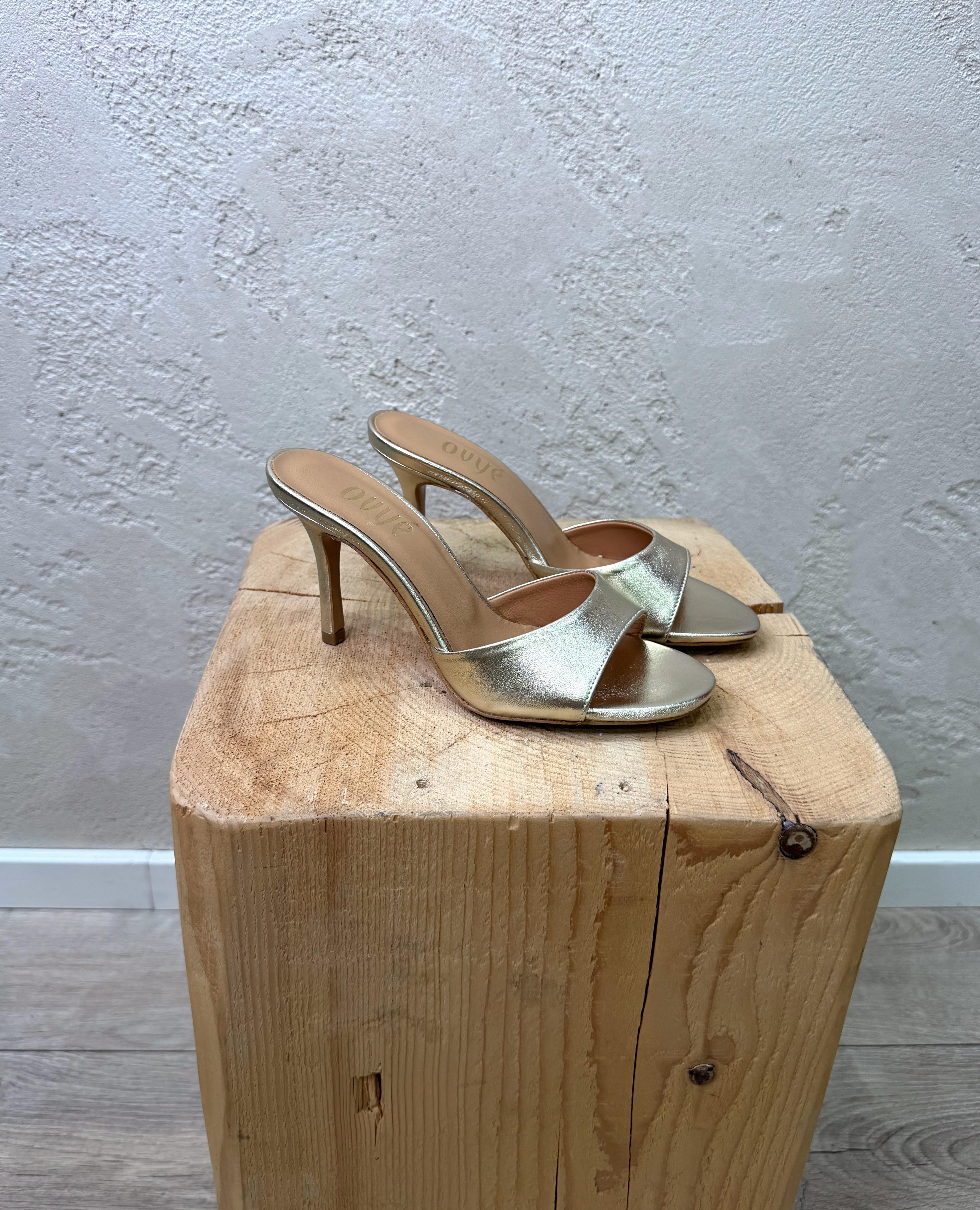 mules decollete in vera pelle aperte davanti tacco sottile AT4010 ORO OVYE'