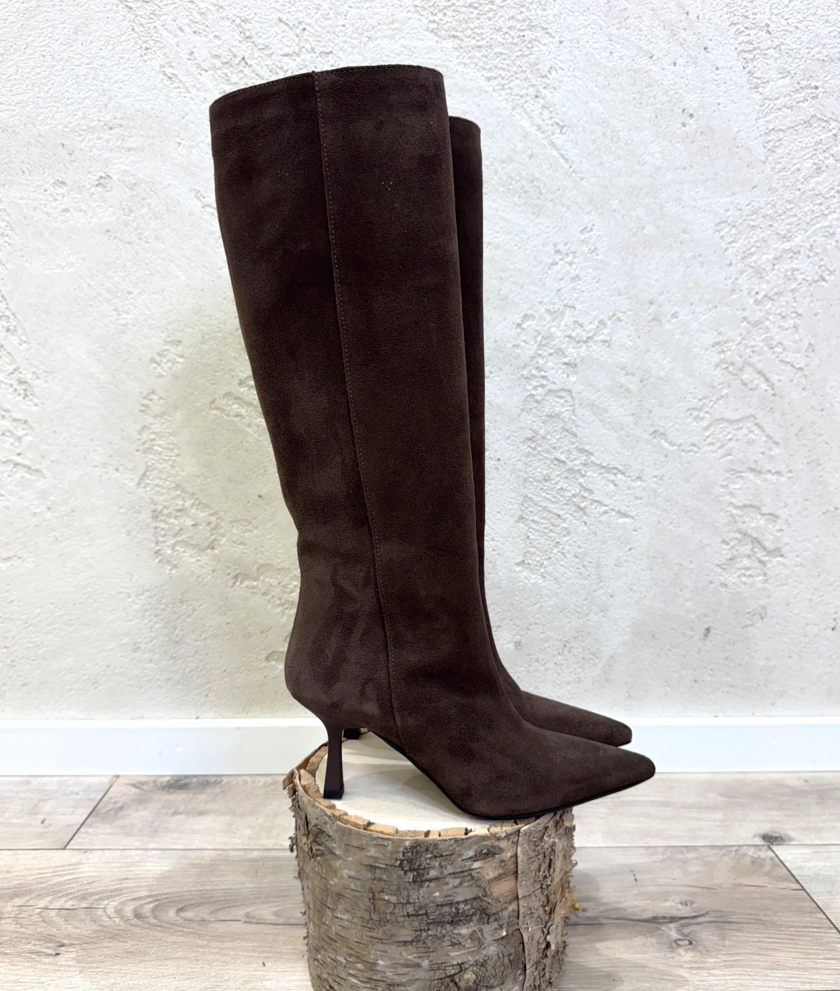 stivale a punta in comoscio con tacco kitten AT7102 MORO OVYE'