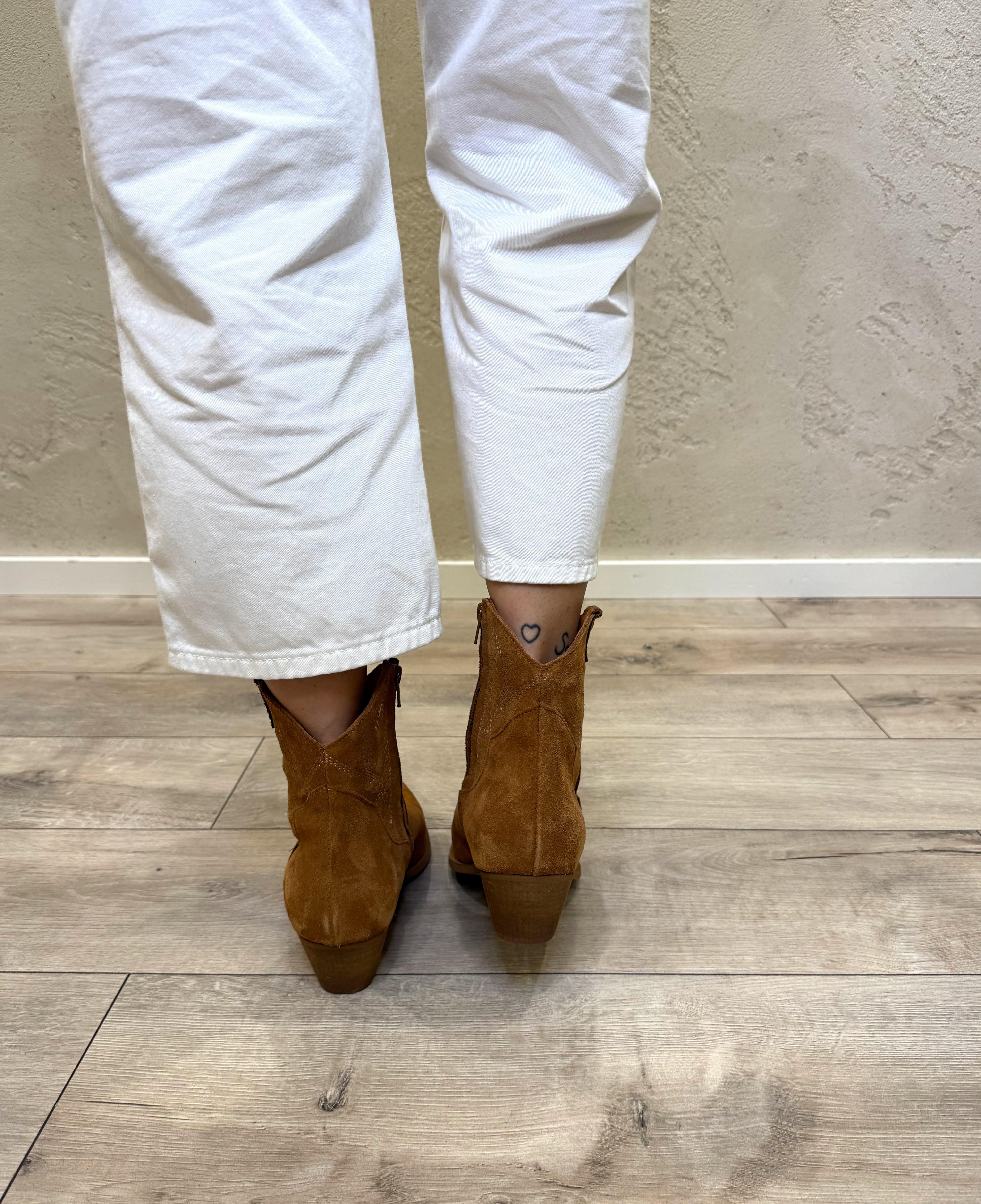 texano a punta in camoscio con ricamo e zip DF203T CUOIO DIVINE FOLLIE