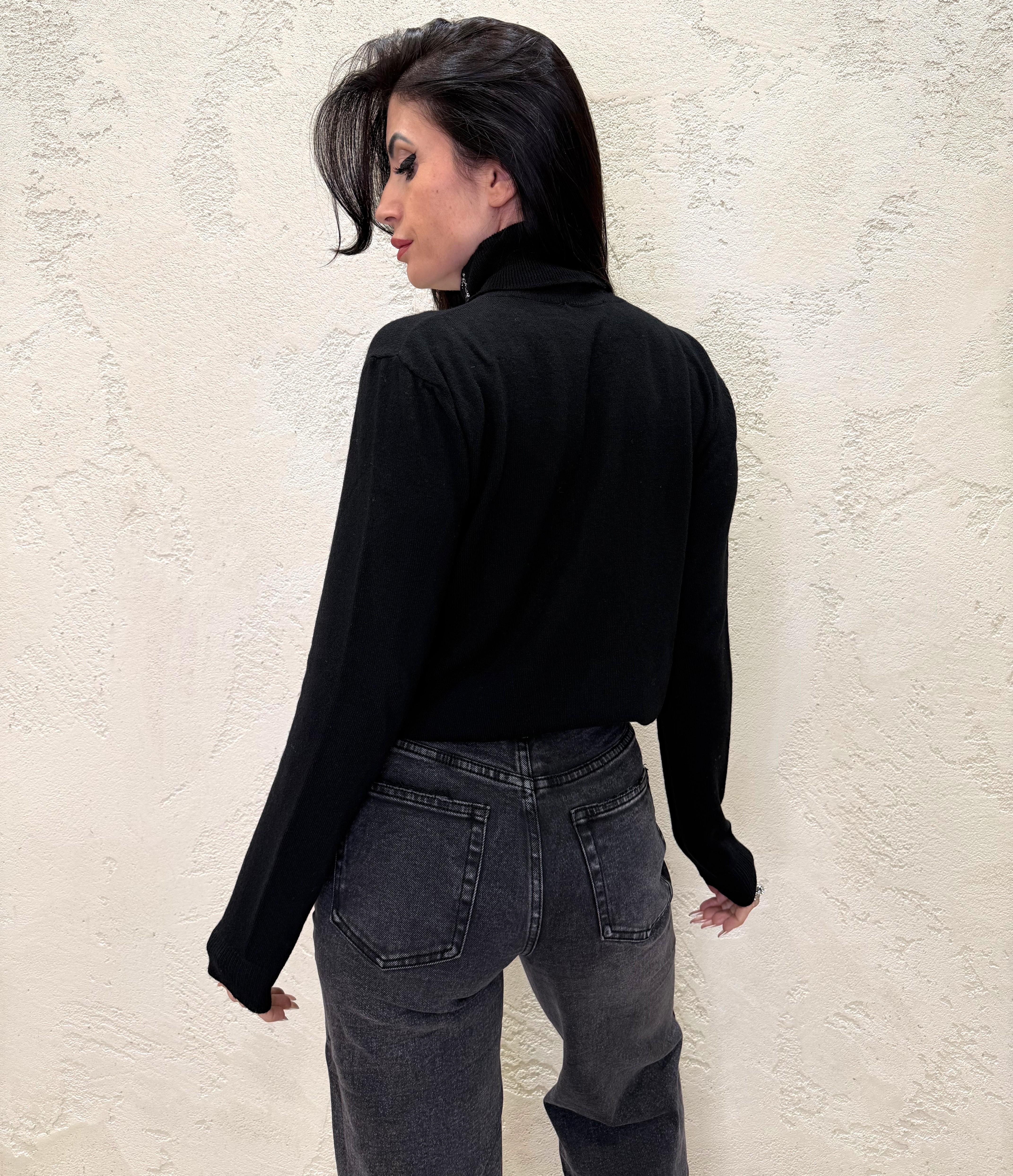 maglia a collo alto misto lana e cashmere con logo ricamato nel collo 22210F NERO VICOLO