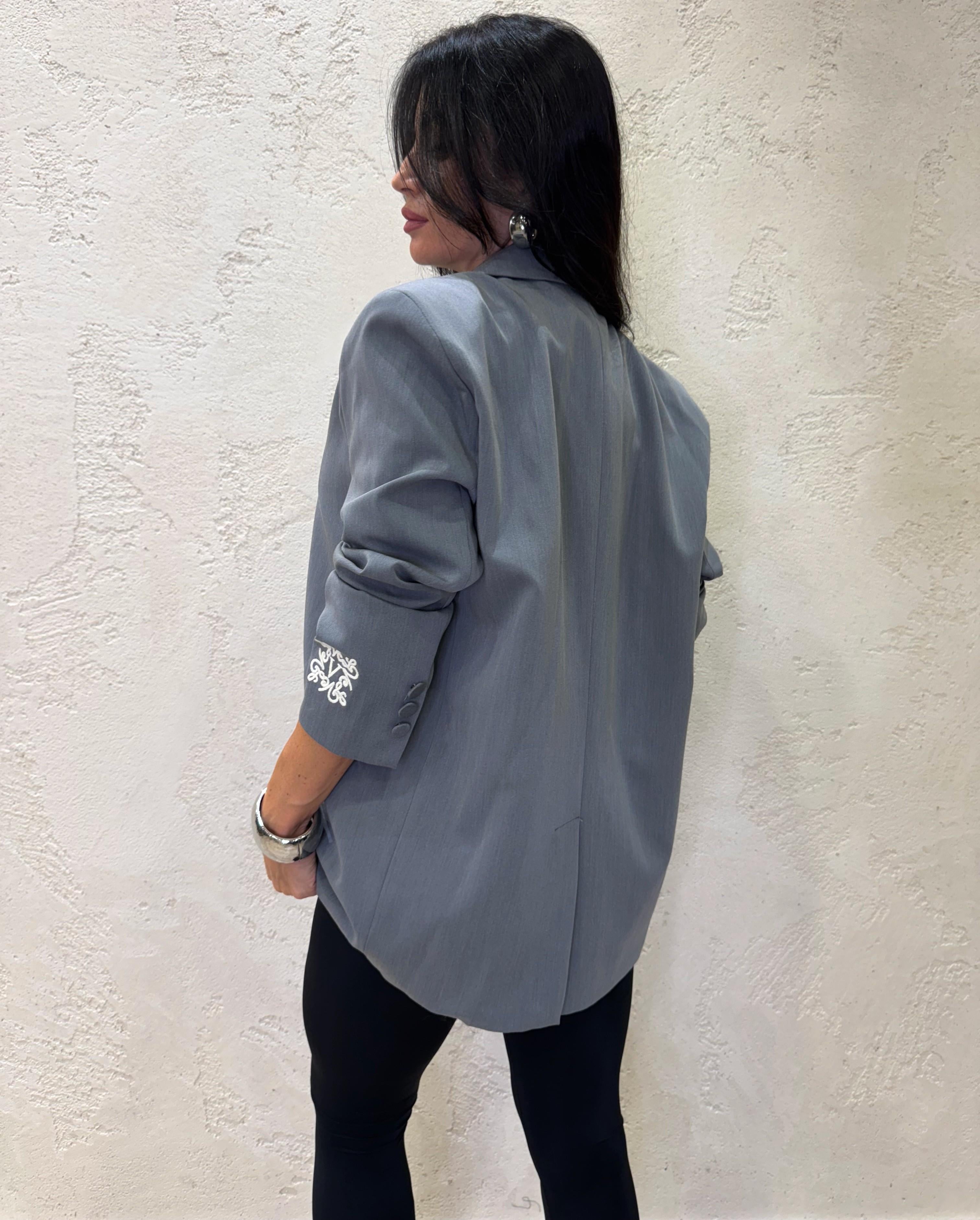blazer over con ricamo sulla manica RF0235 GRIGIO VICOLO