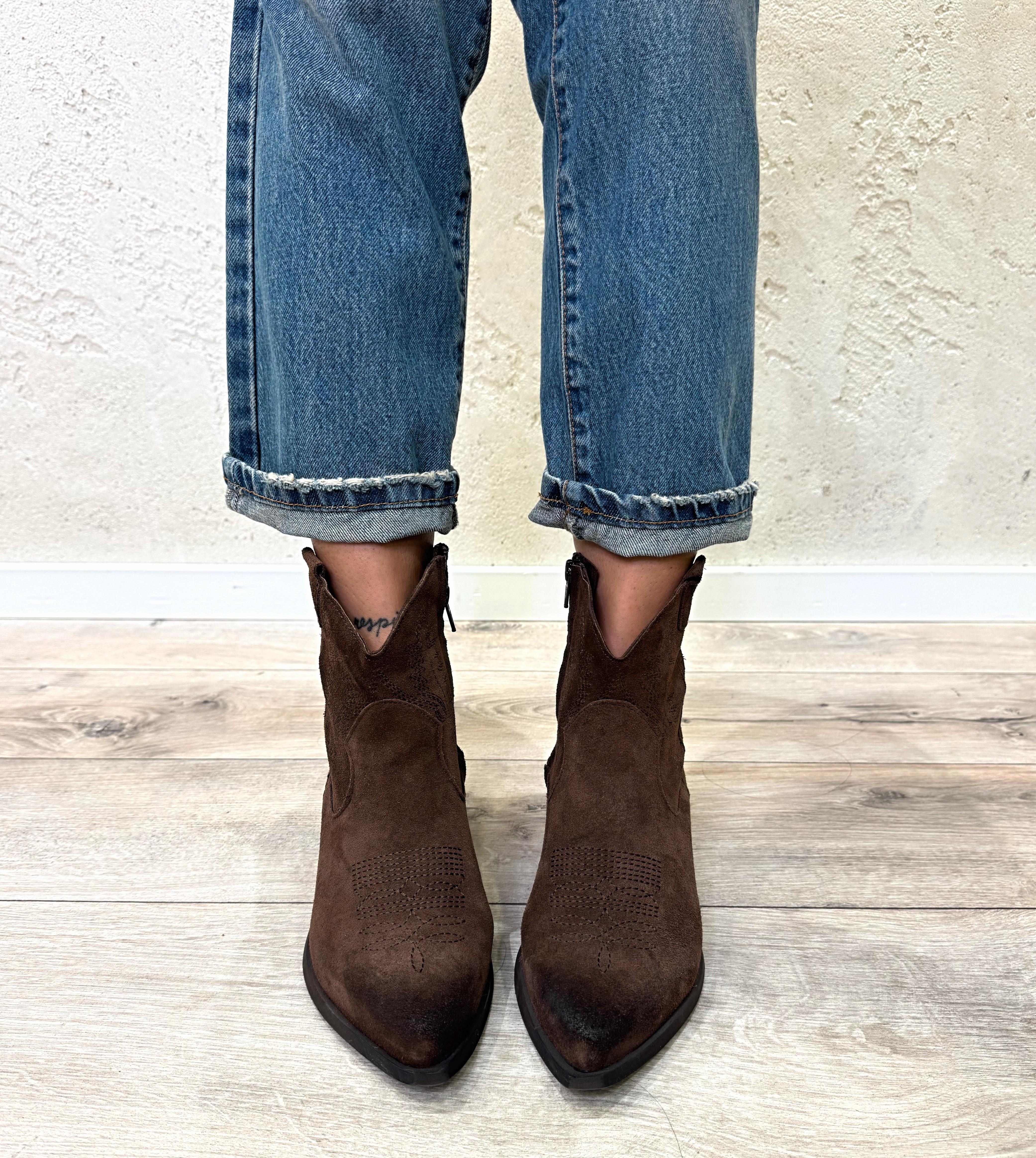 texano a punta in camoscio con ricamo e zip DF122T MORO DIVINE FOLLIE