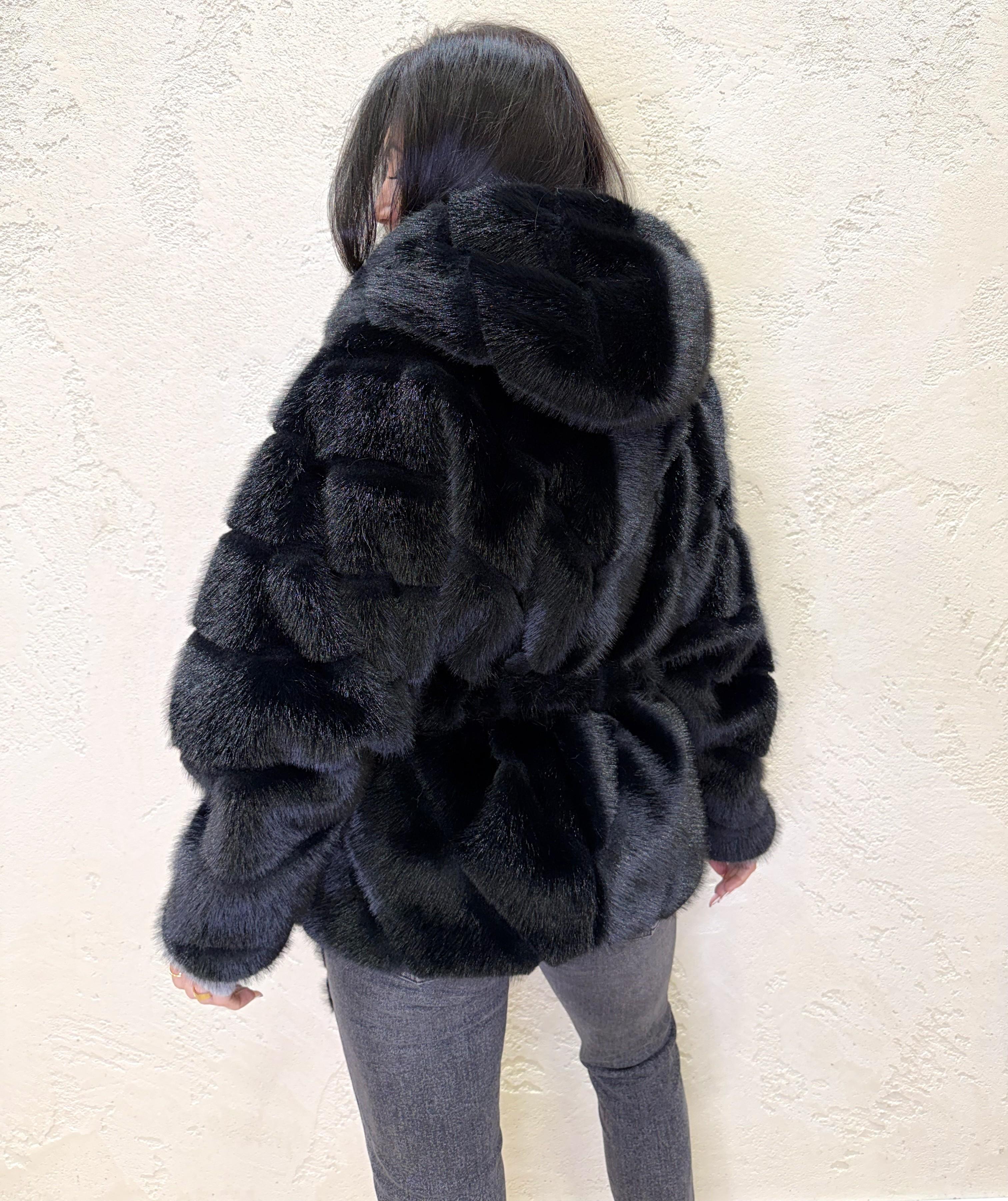 pelliccia con cappuccio e cintura lavorazione orizzontale PELLICCIACINTCAP NERO ELEVI