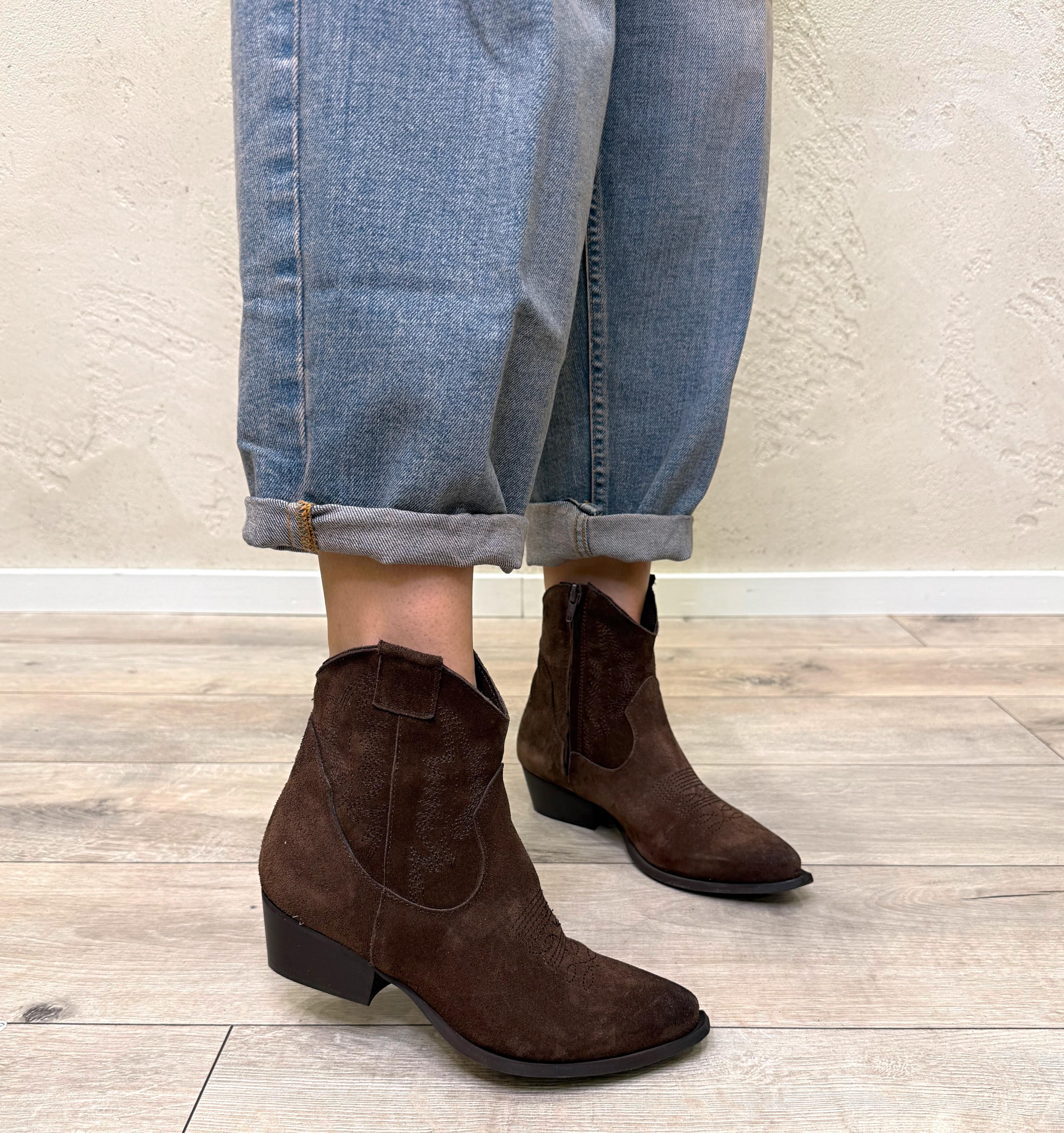 texano a punta in camoscio con ricamo e zip DF203T MORO DIVINE FOLLIE