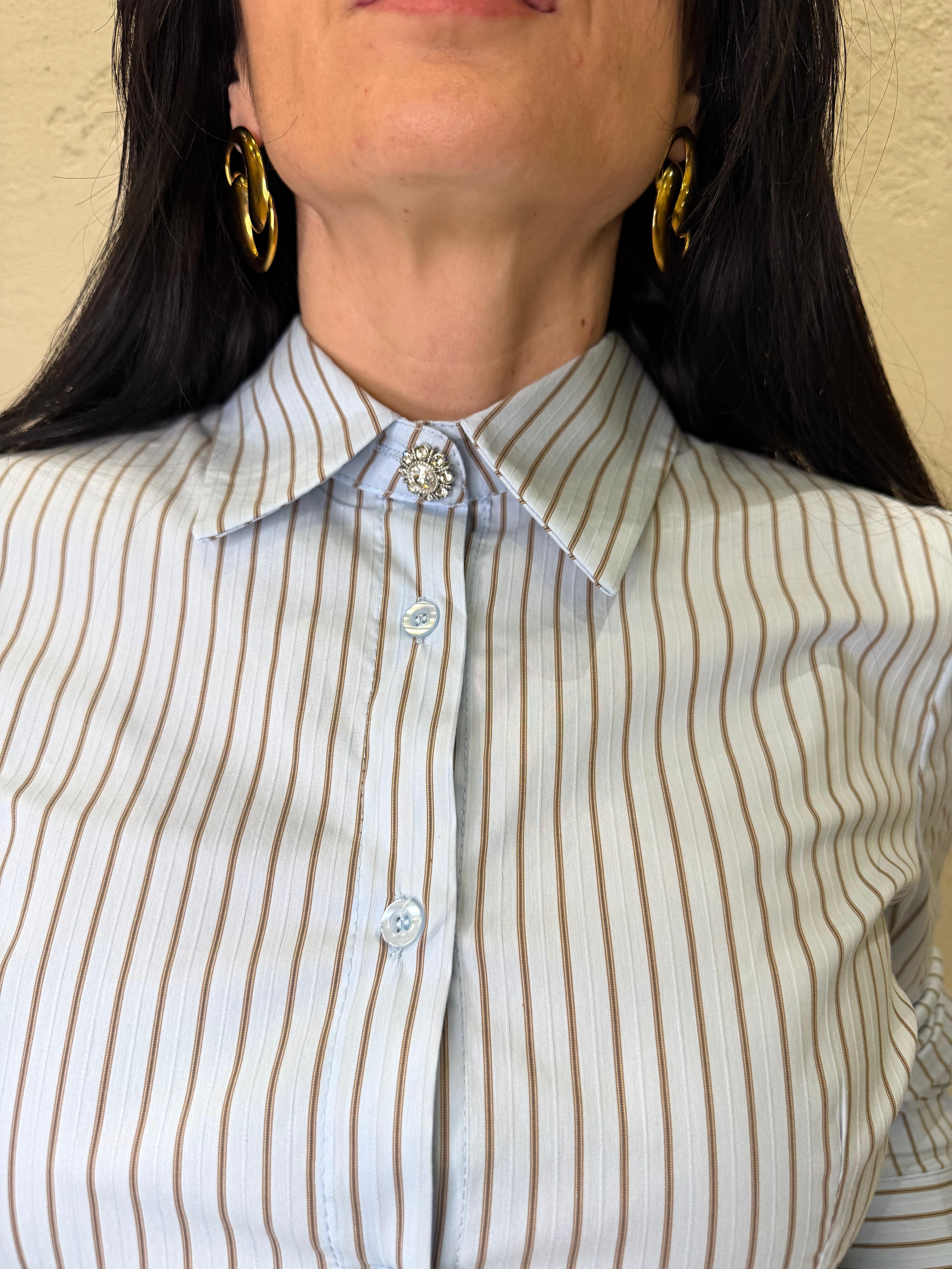 camicia gessata con bottone gioiello PA748 CELESTE SUSY MIX