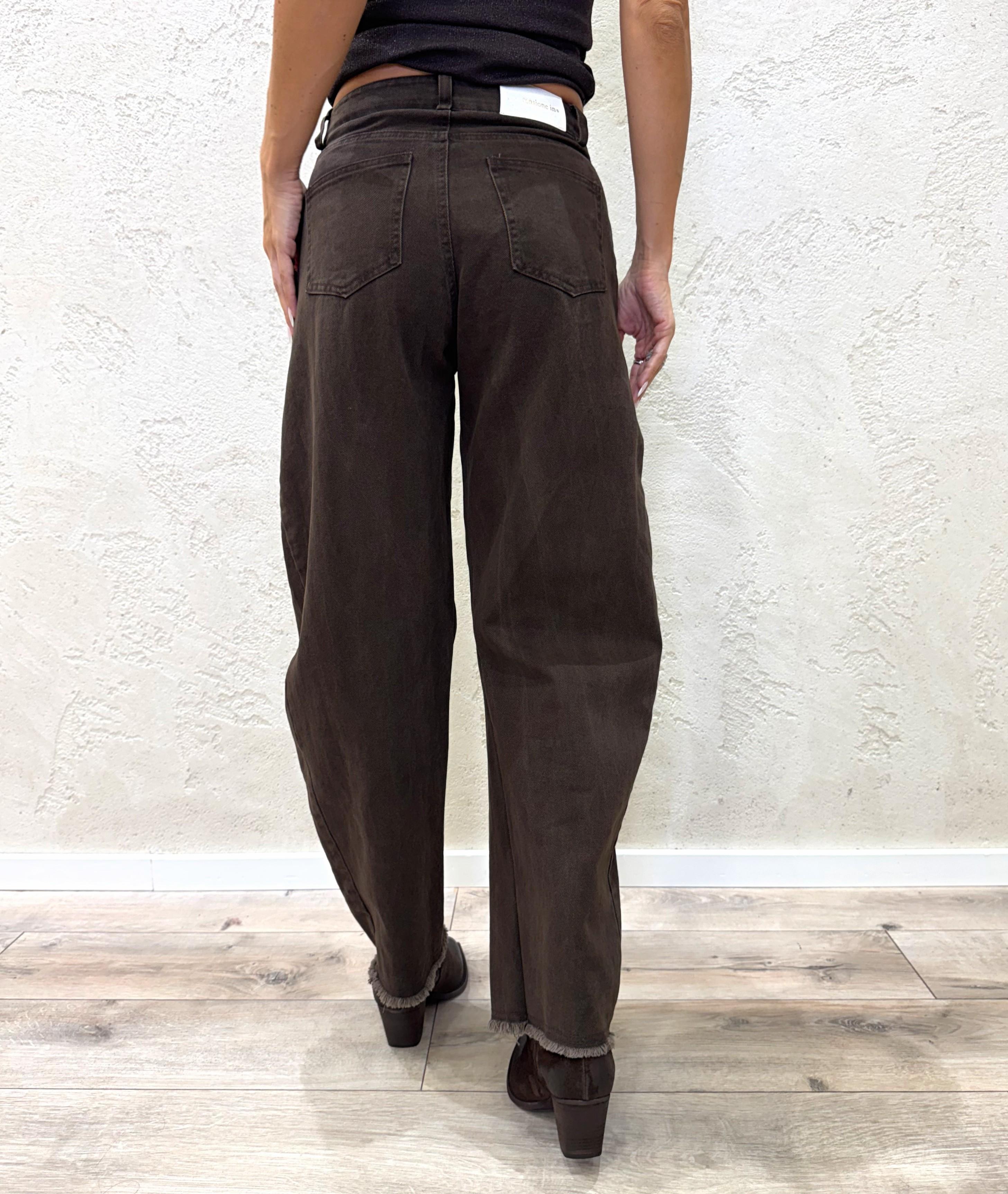 jeans a ferro di cavallo con applicaziioni gioiello W25P217 MORO TENSIONE IN