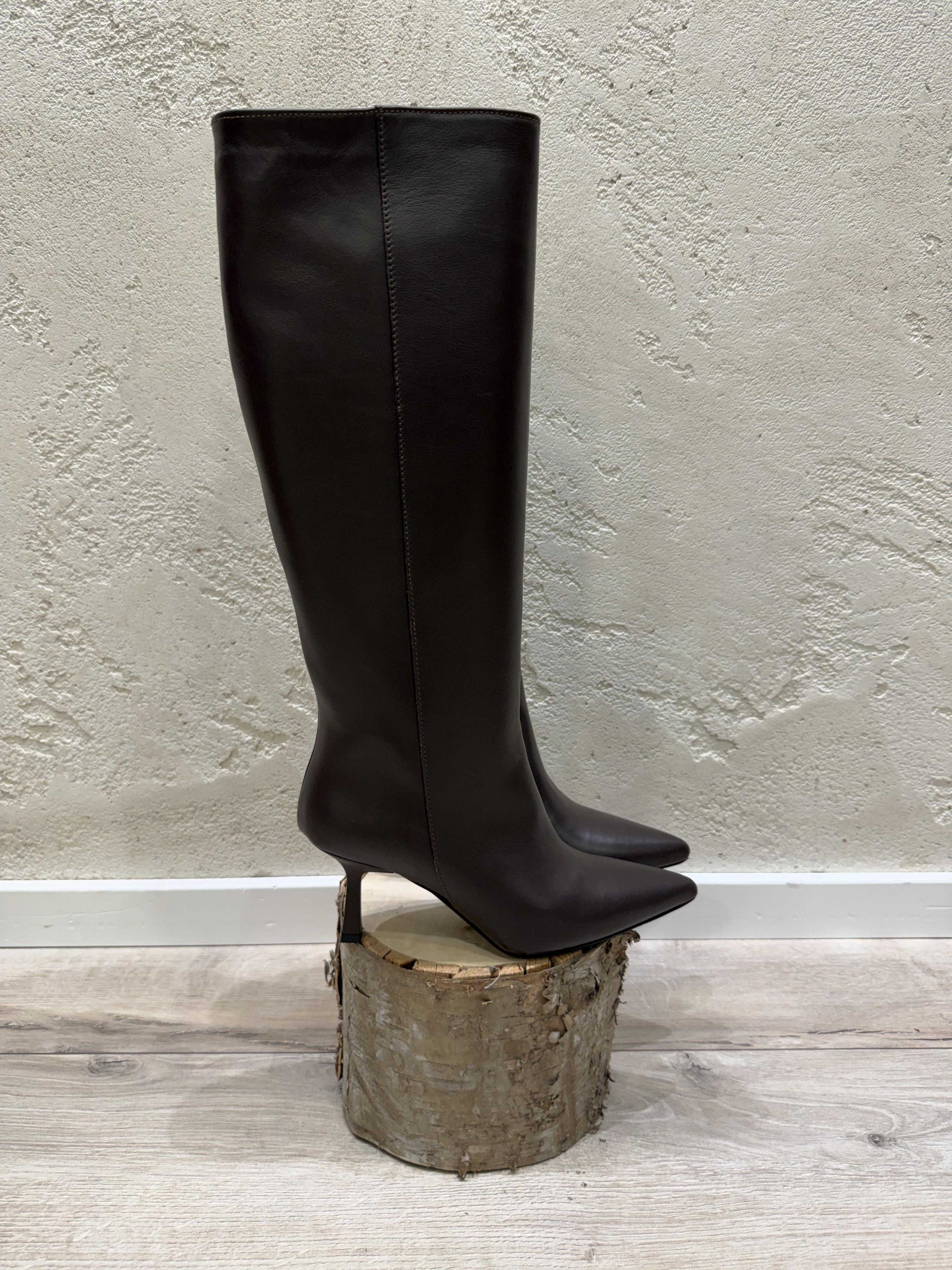 stivale in vera pelle con tacco kitten AT7102 CIOCCOLATO OVYE'