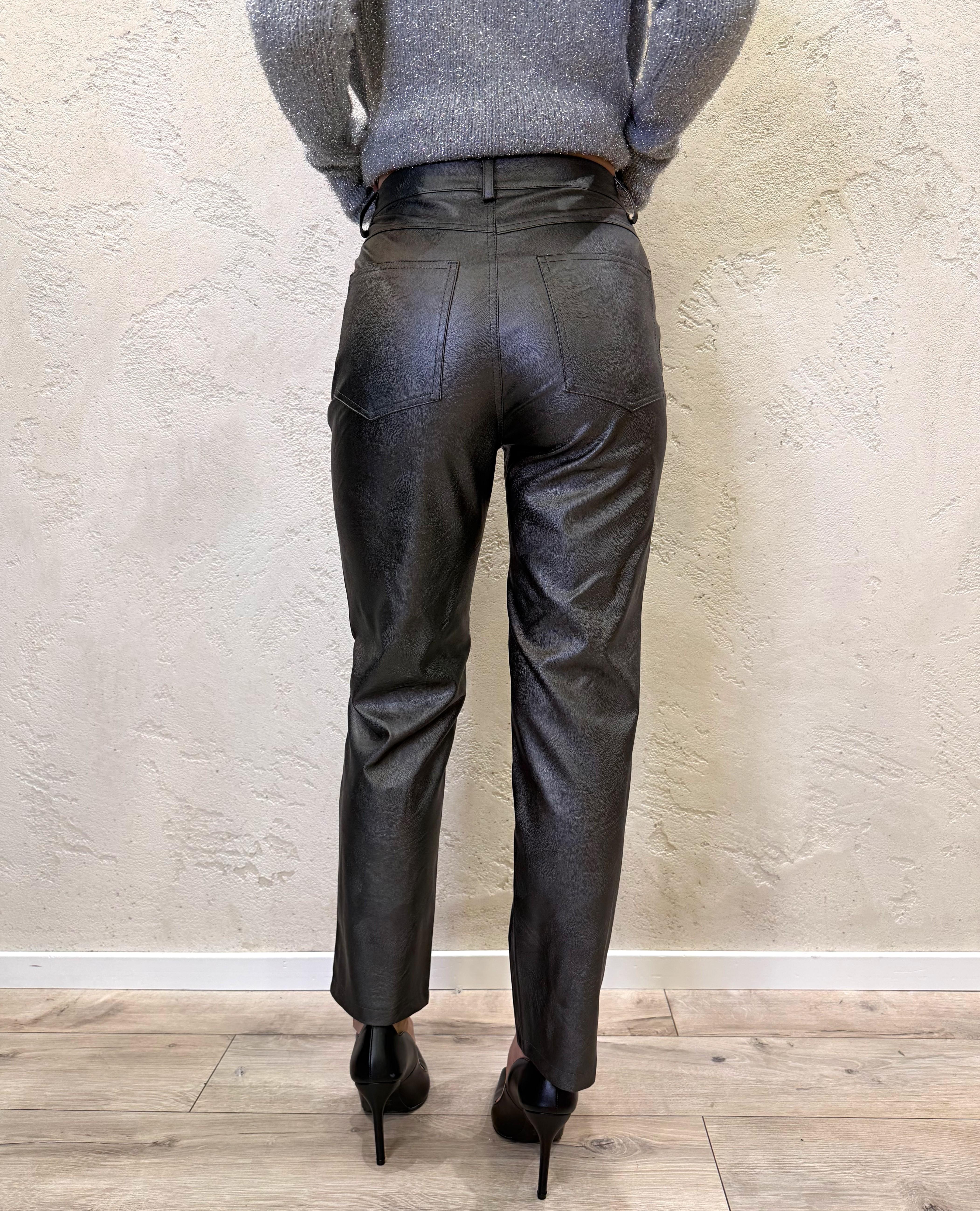 pantalone a gamba dritta in ecopelle martellata effetto laminato 225092-1 PIOMBO TENSIONE IN