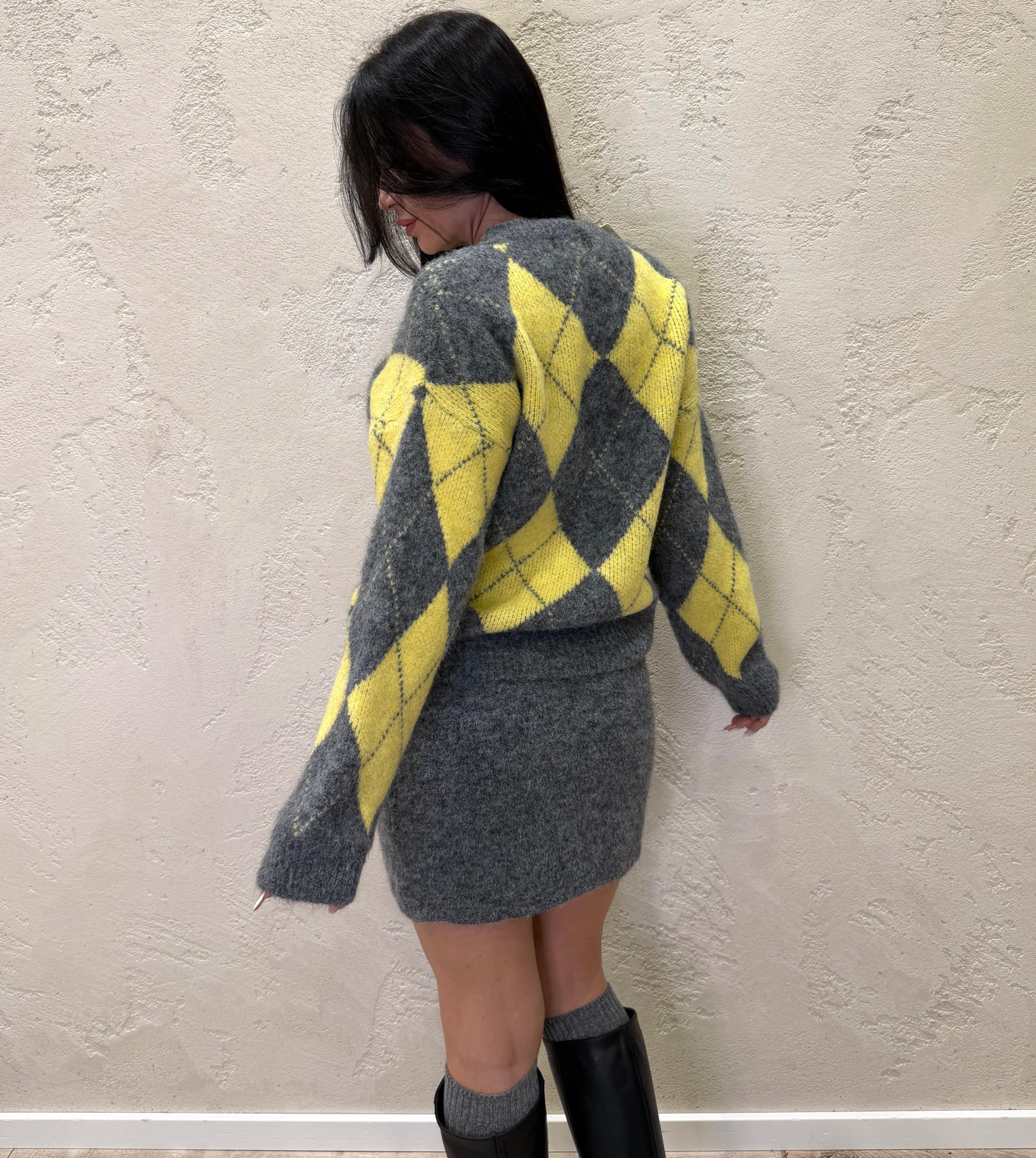 completo in maglia cardigan a rombi e gonna mini 55260 GRIGIO/GIALLO VICOLO
