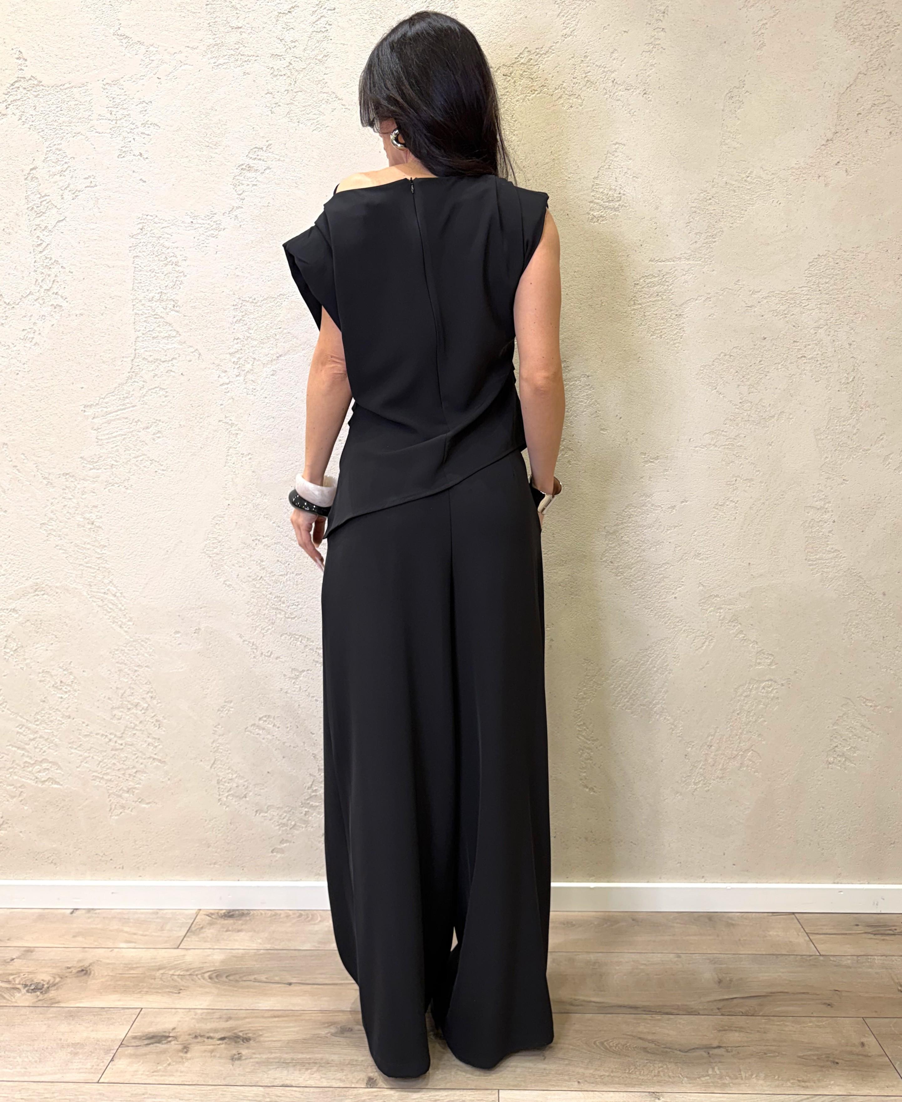 completo fluido composto da top asimmetrico e pantalone a palazzo PP372T52F1 NERO SUSY MIX
