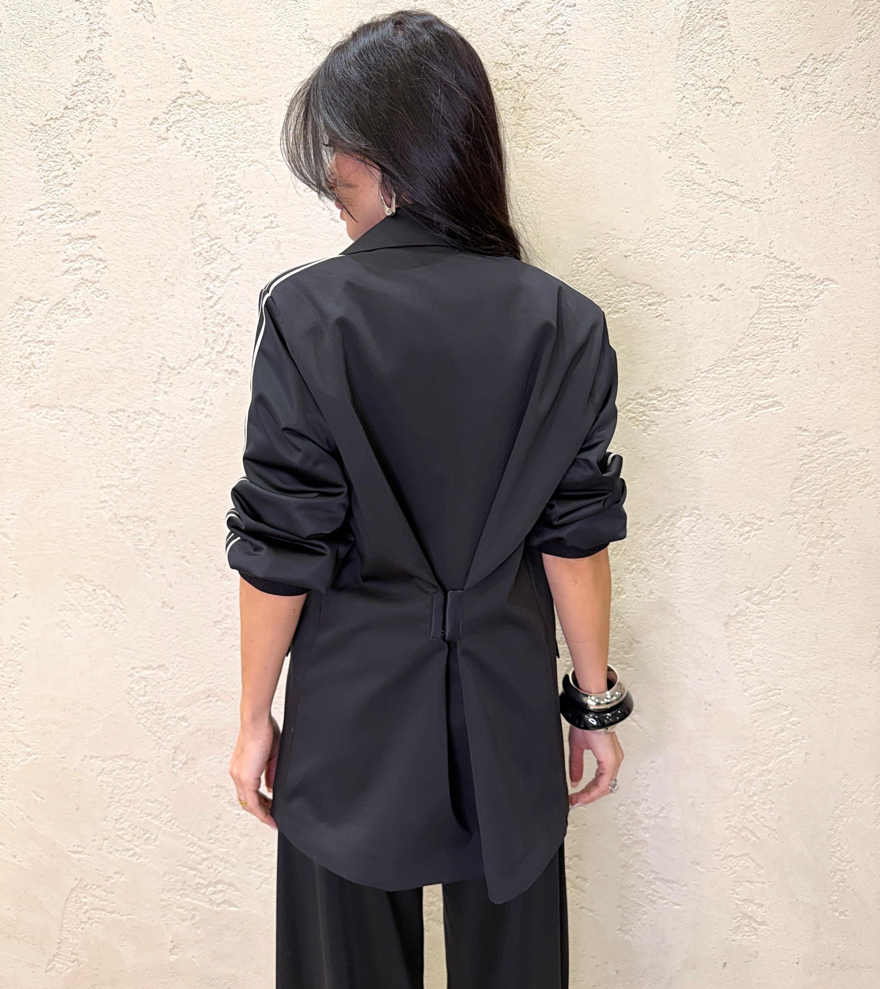 blazer con chiusura decorativa e maniche in raso tecnico S3387 NERO SUSY MIX