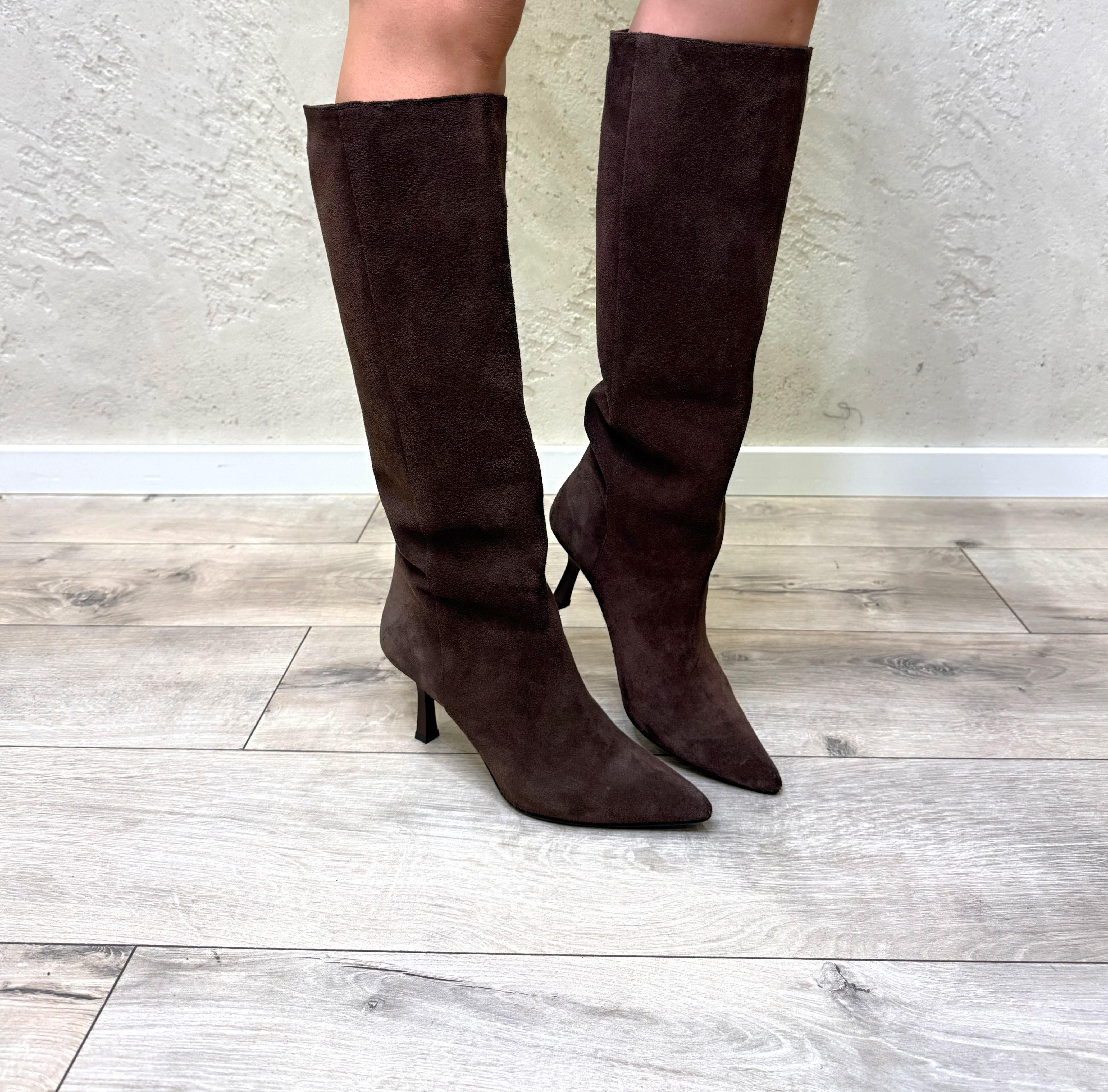 stivale a punta in comoscio con tacco kitten AT7102 MORO OVYE'