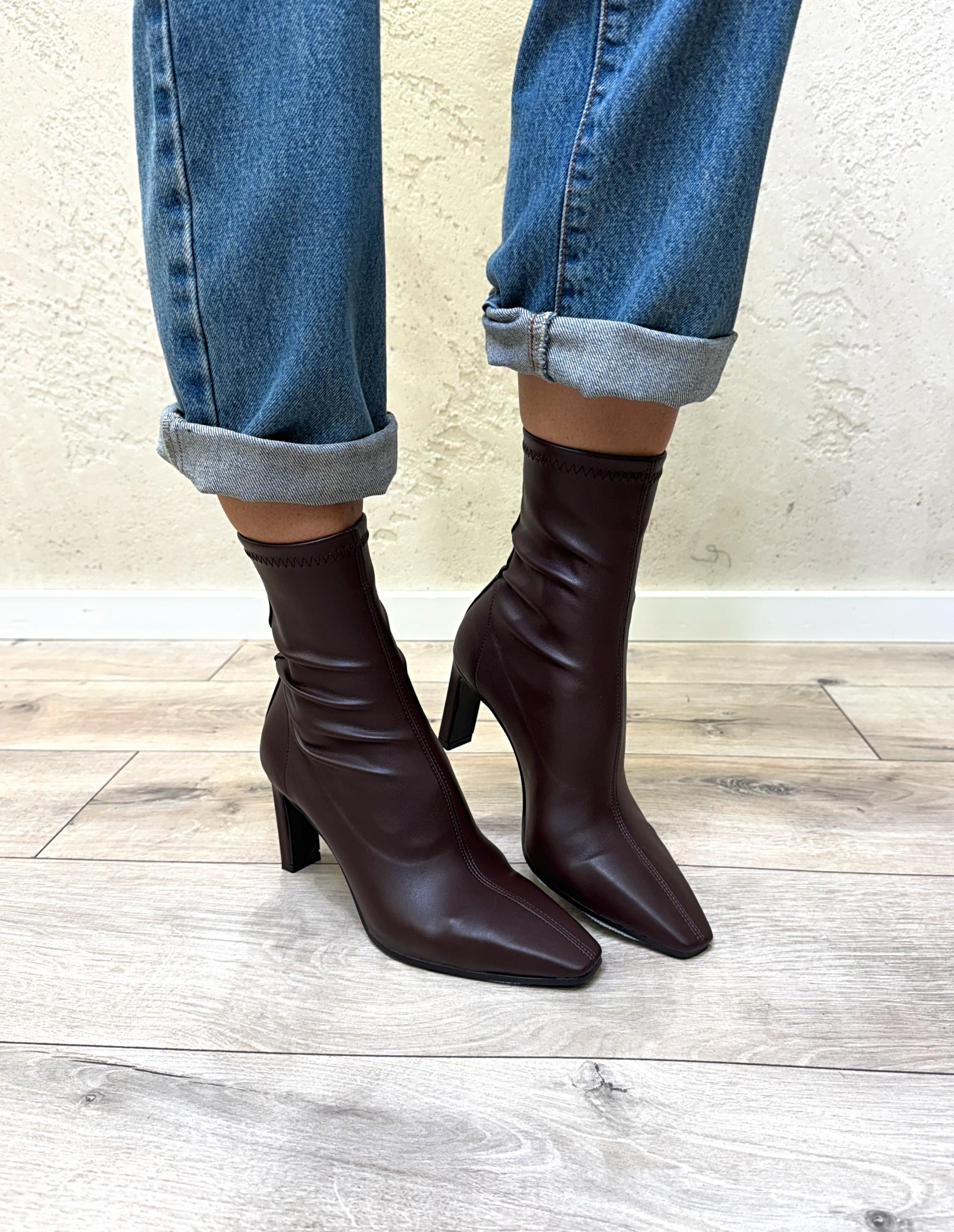 stivaletto a calzino elasticizzato con tacco AC1736 MORO OVYE'