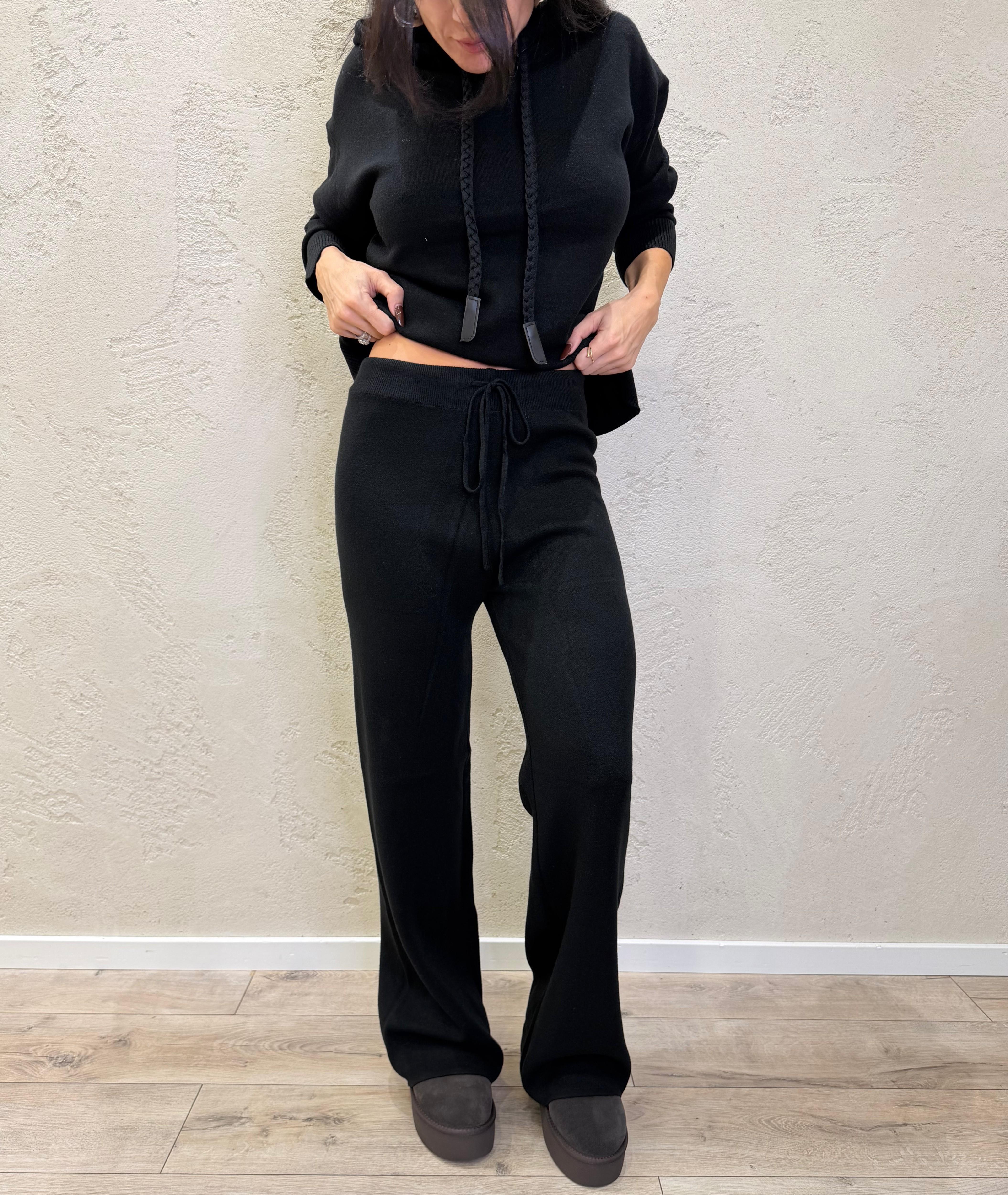 completo in maglia pull con cappuccio e pantalone a gamba larga CMCAP NERO ELEVI